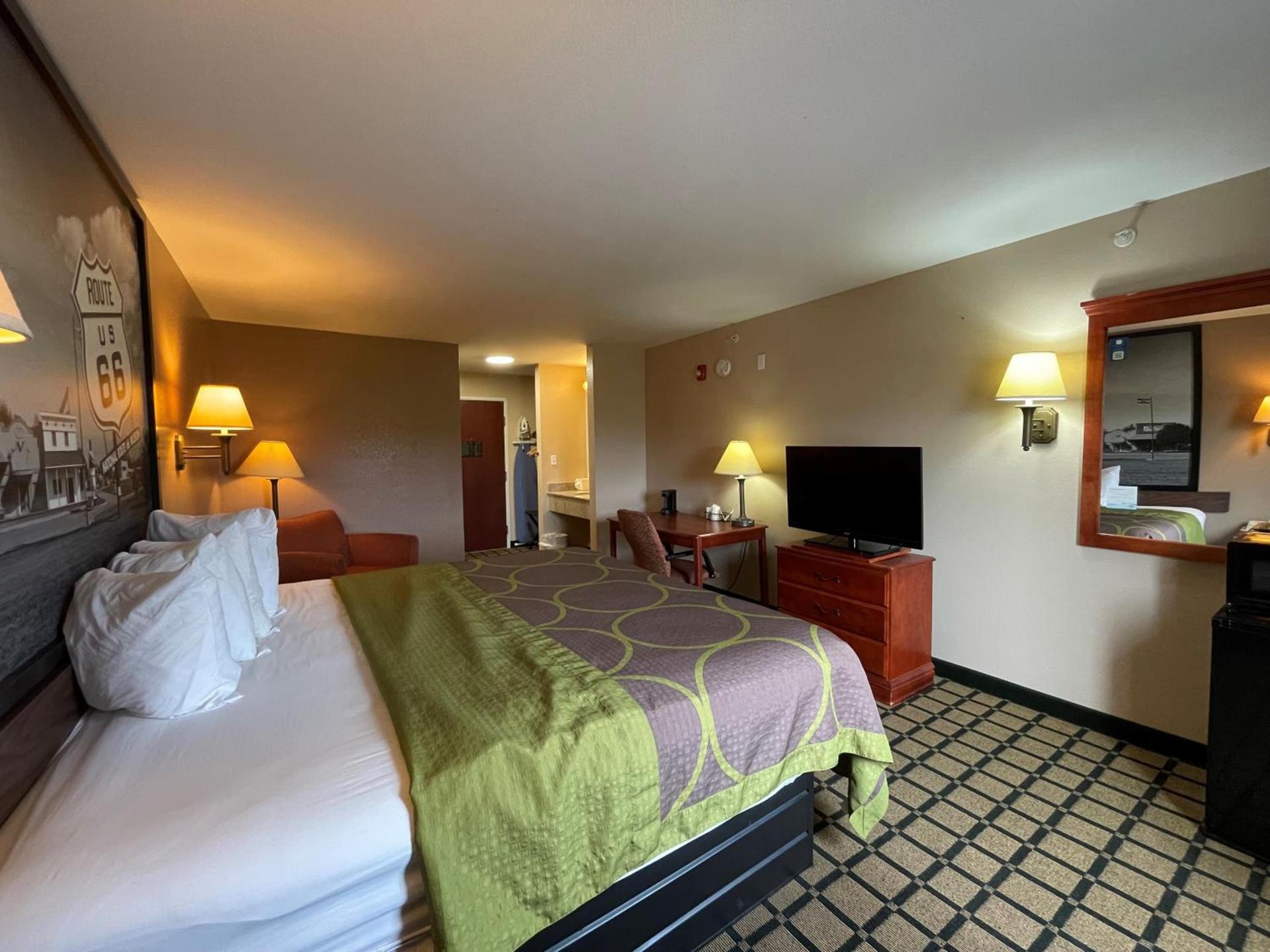 Super 8 by Wyndham Rolla photo 39