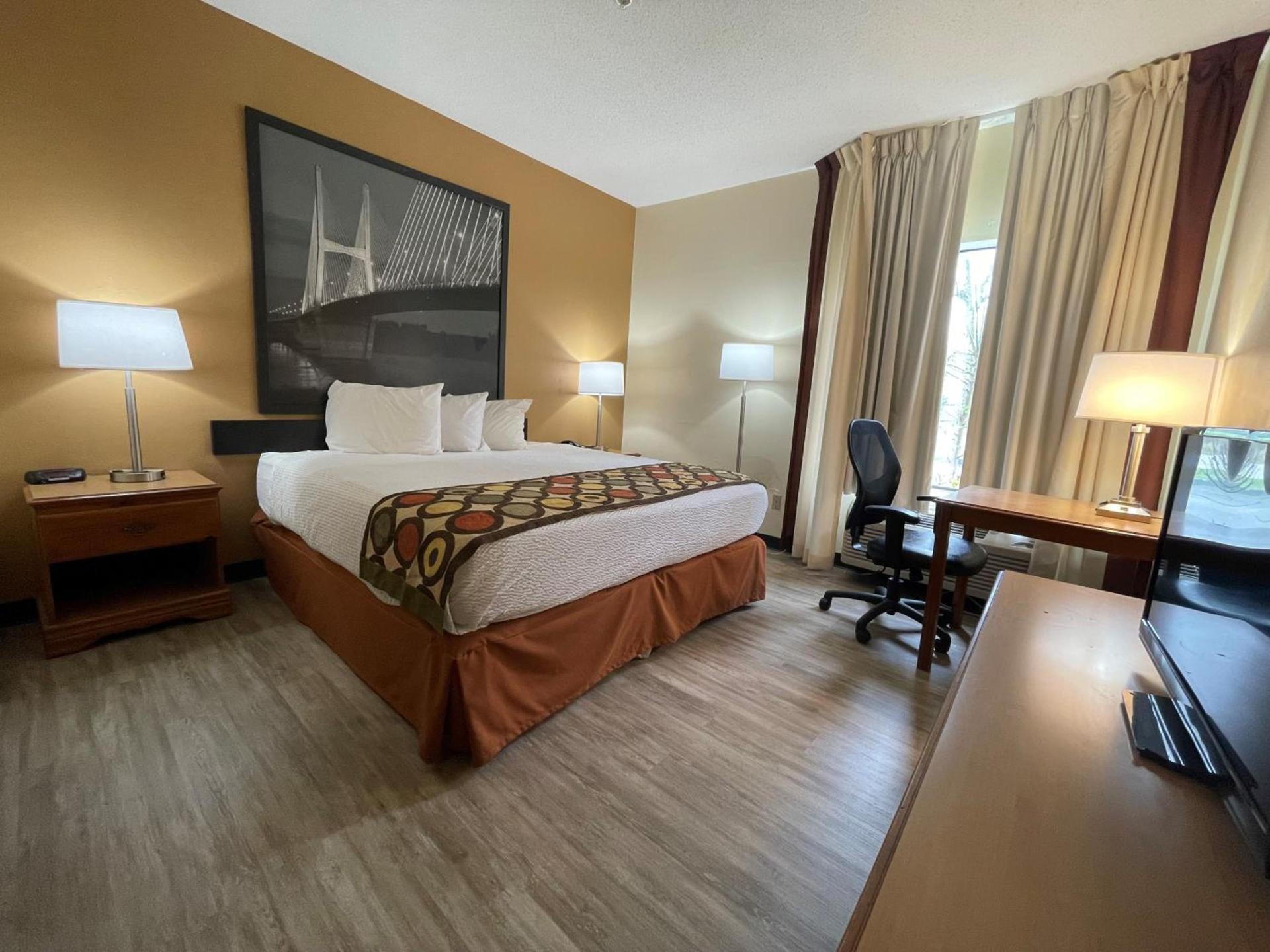 Super 8 by Wyndham Pevely photo 12