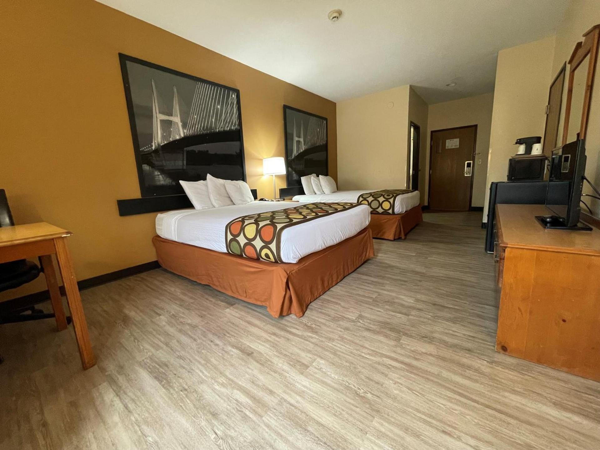 Super 8 by Wyndham Pevely photo 17