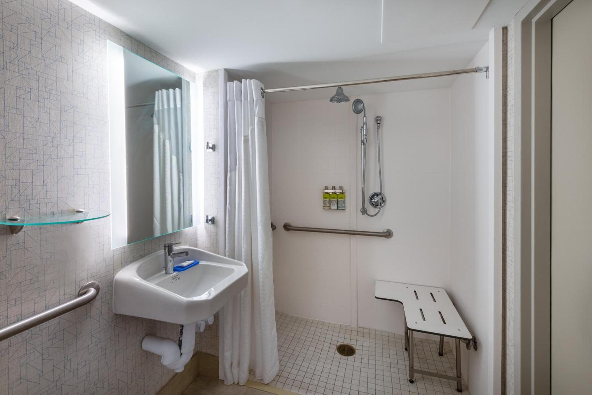 Holiday Inn Express State College at Williamsburg Square by IHG photo 11