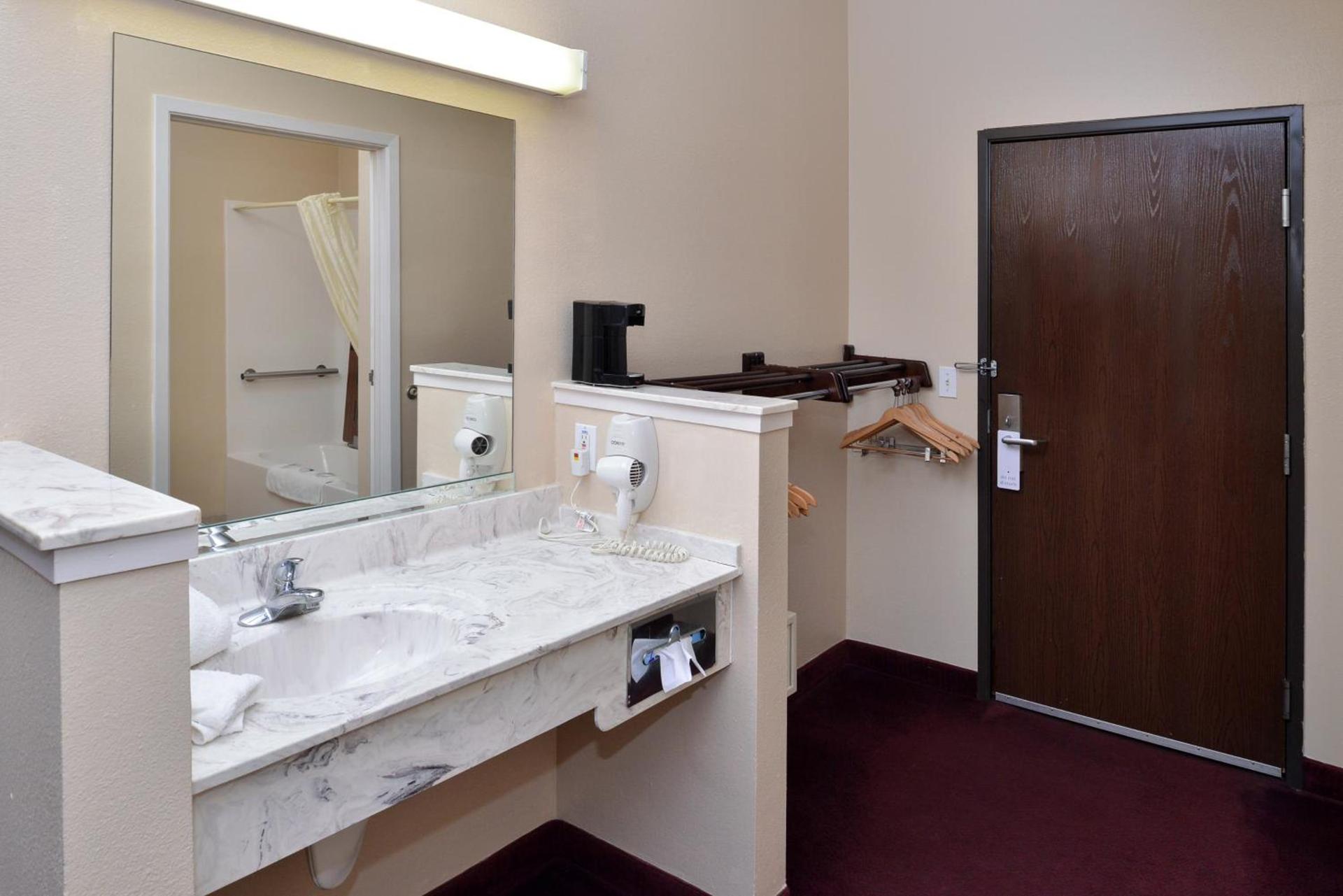Americas Best Value Inn Somerville Texas photo 27