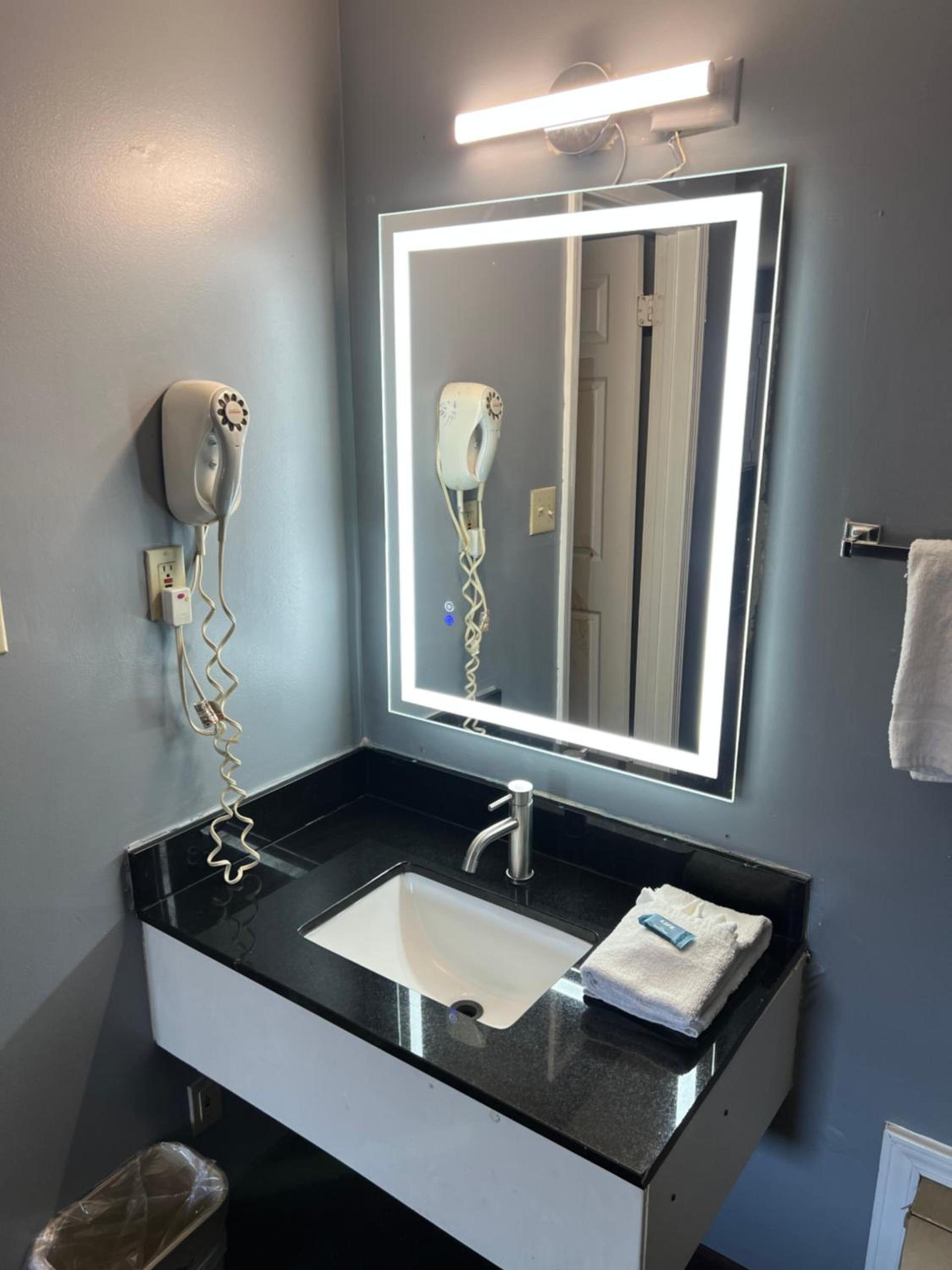 Executive Inn and Suites - Jackson photo 21