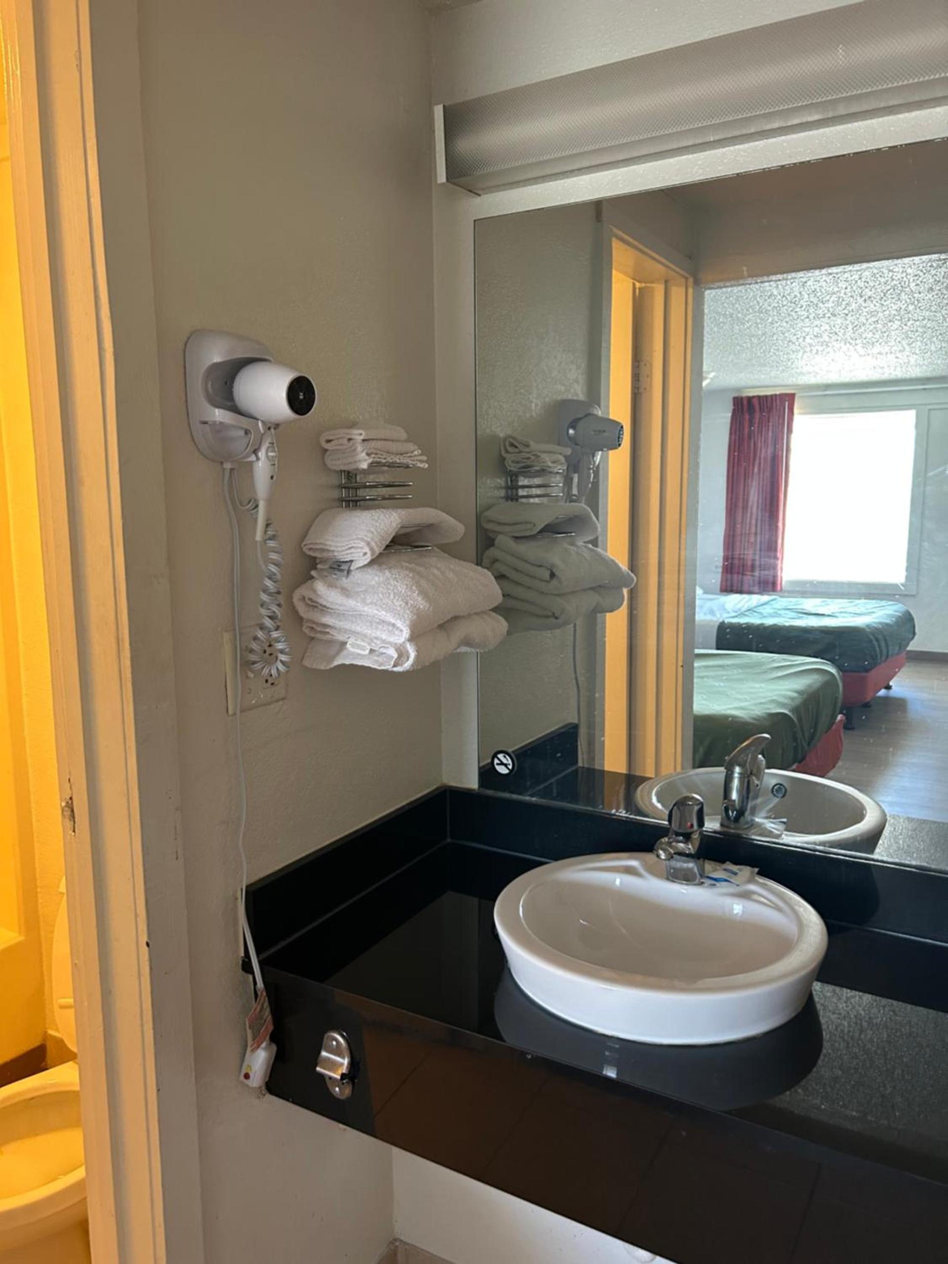 Rodeway Inn Washington PA photo 25
