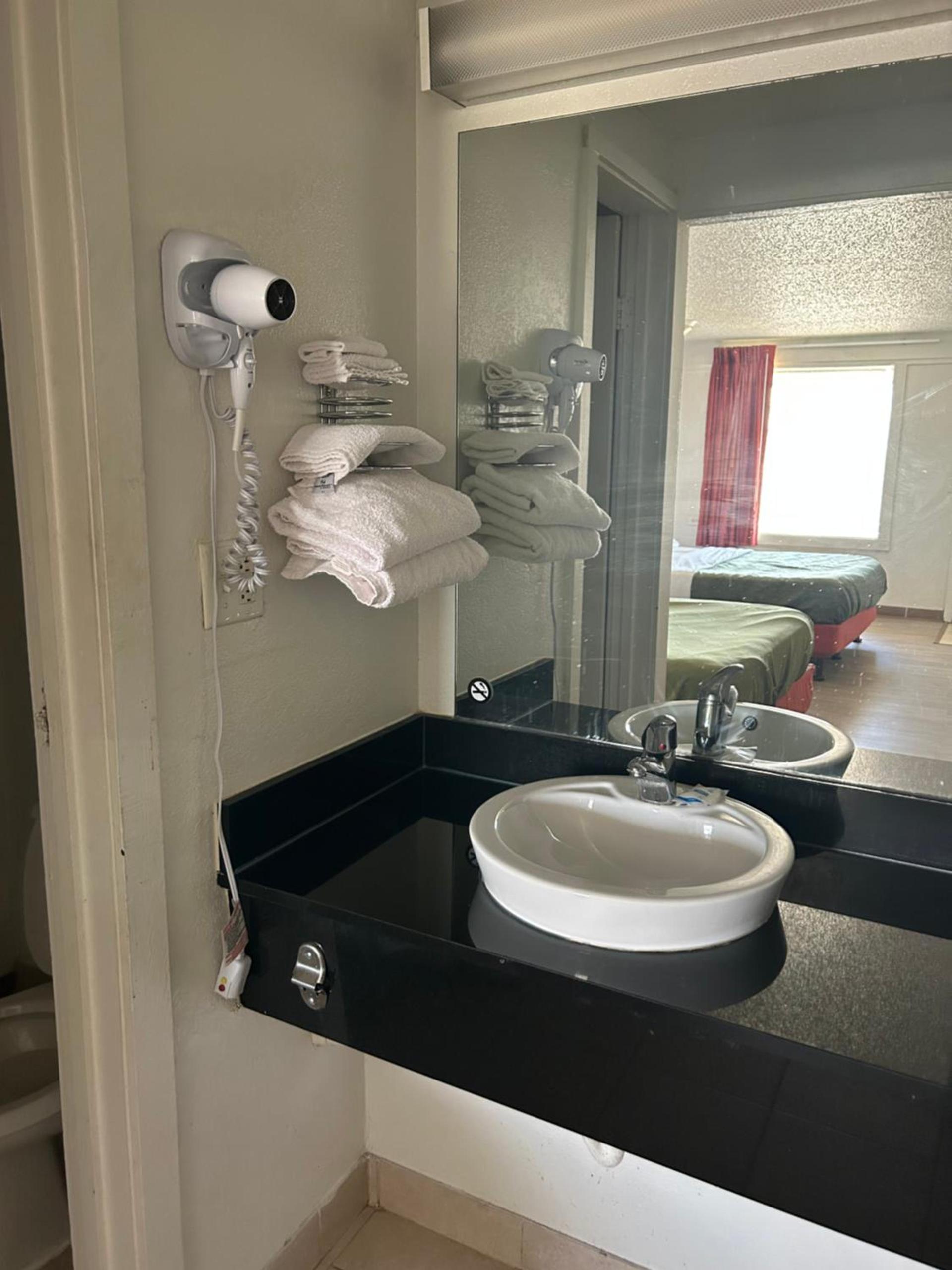 Rodeway Inn Washington PA photo 31