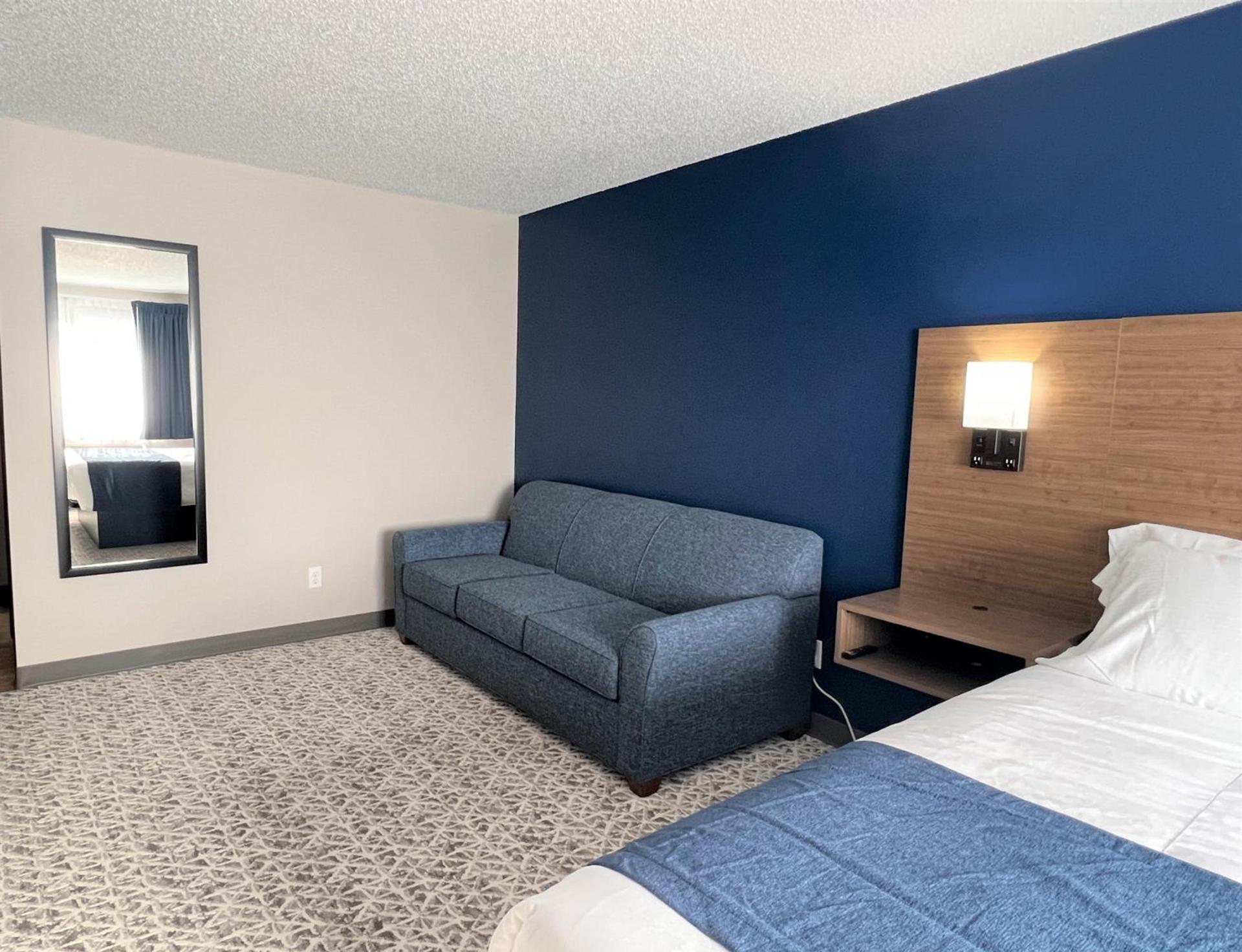 Hilltop Inn & Suites photo 7