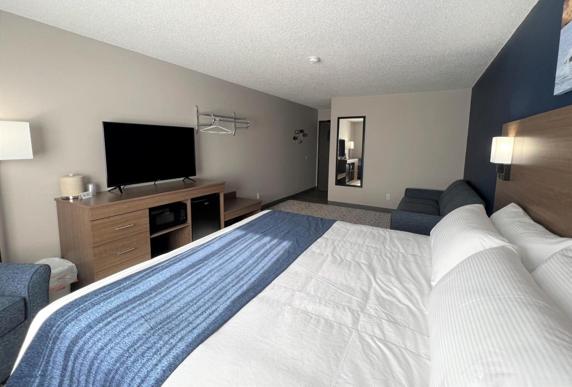 Hilltop Inn & Suites photo 8