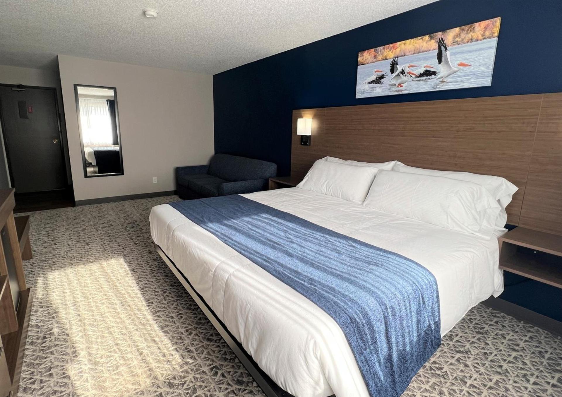 Hilltop Inn & Suites photo 9