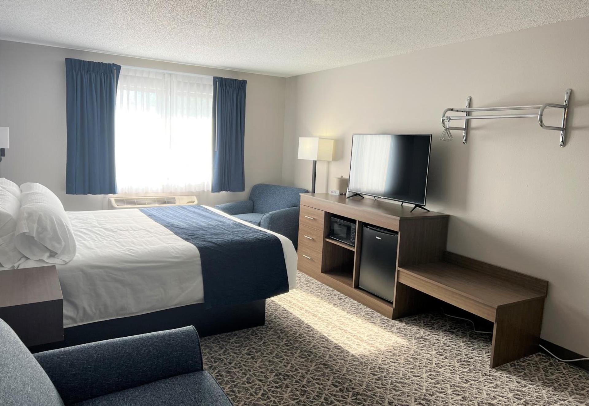 Hilltop Inn & Suites photo 10