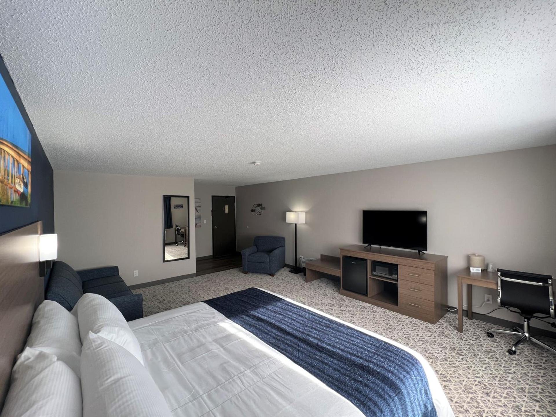 Hilltop Inn & Suites photo 3