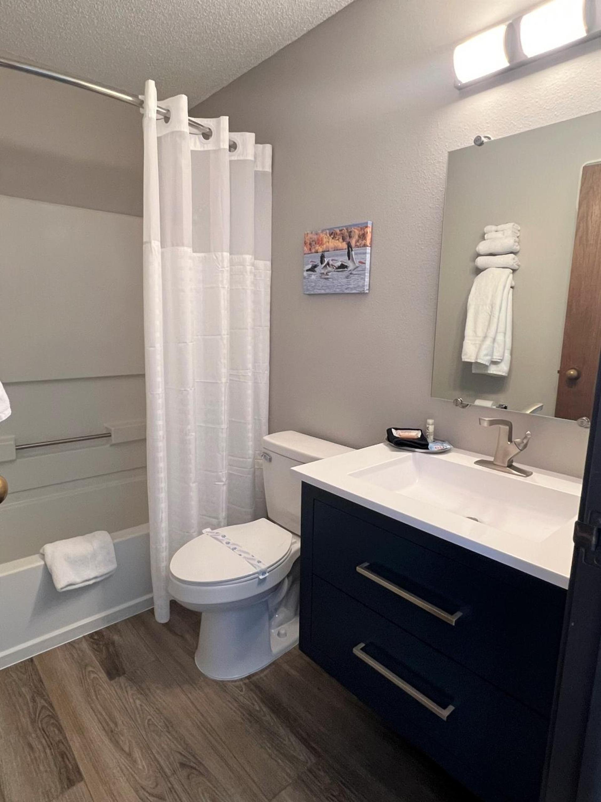 Hilltop Inn & Suites photo 4