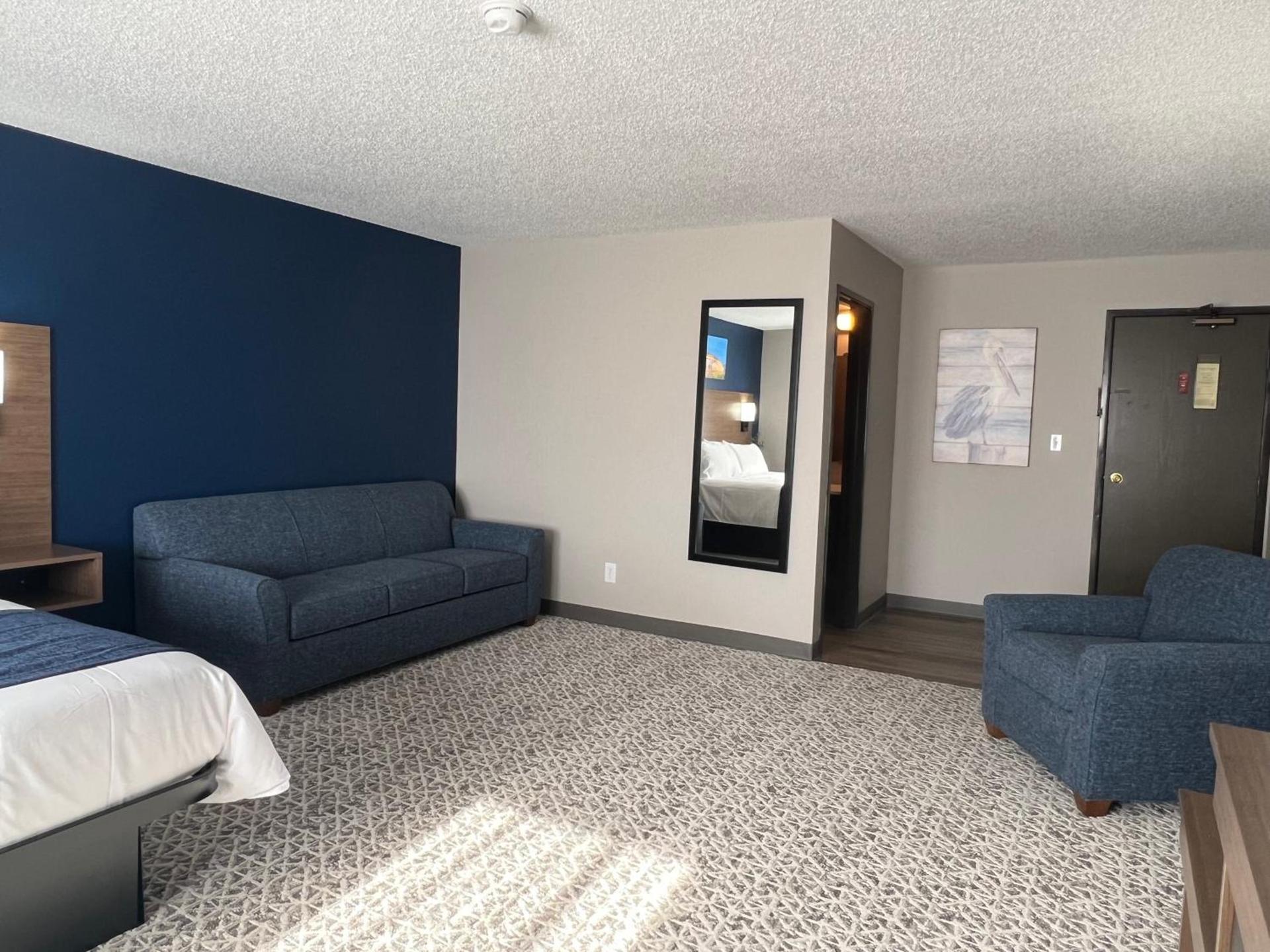 Hilltop Inn & Suites photo 2