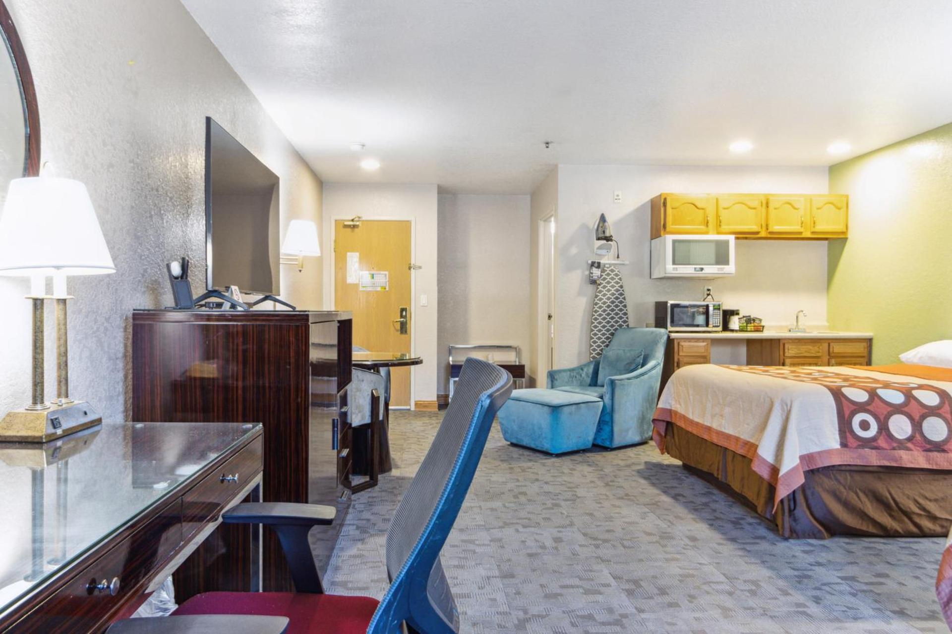 Super 8 by Wyndham Uniontown PA photo 23