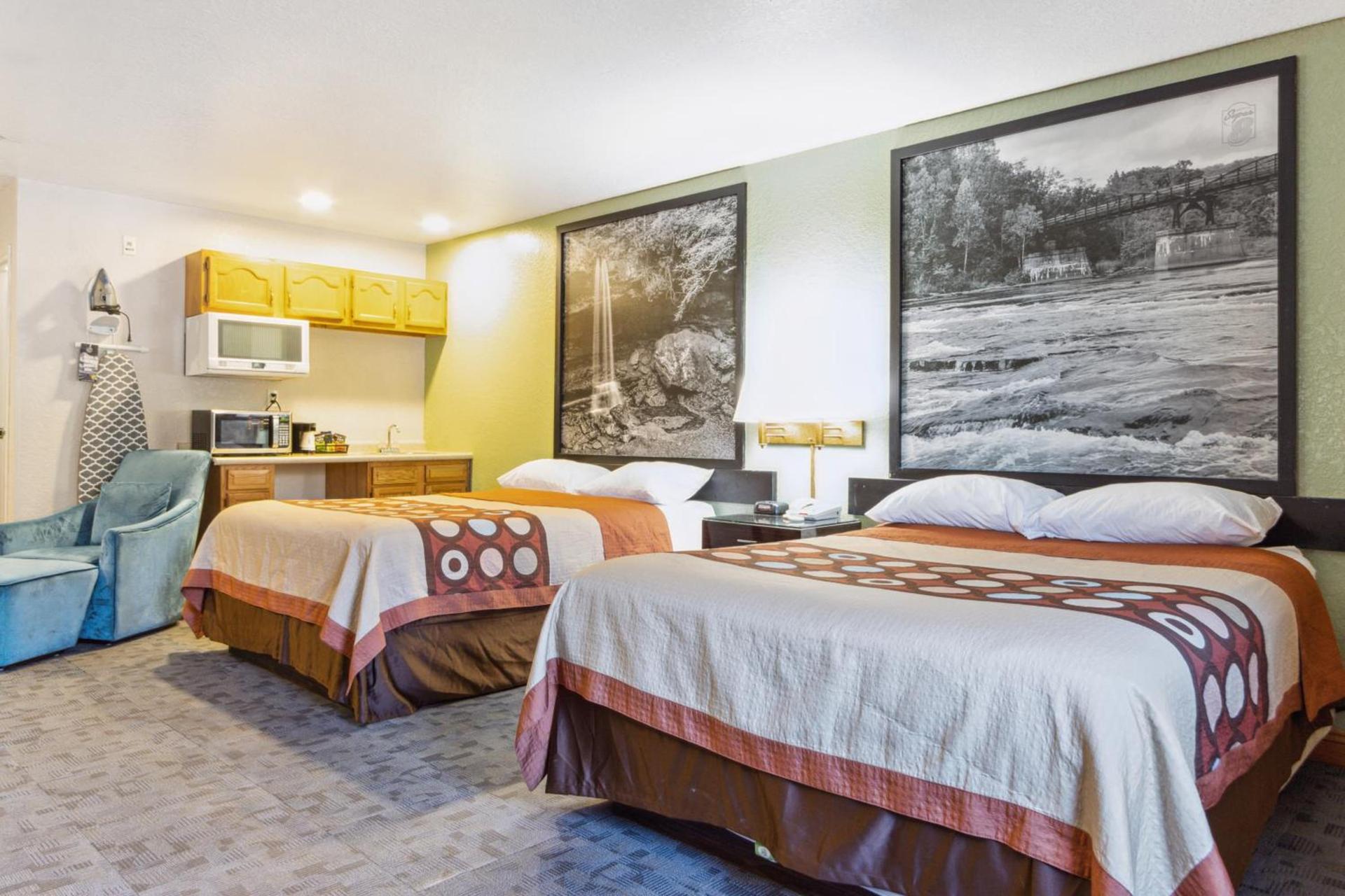 Super 8 by Wyndham Uniontown PA photo 22