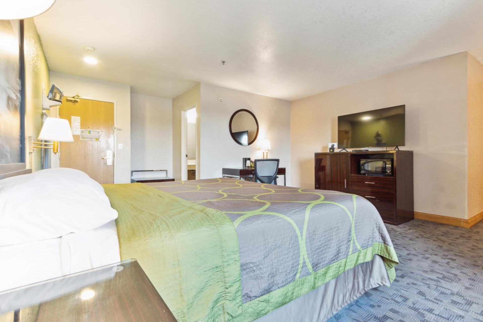 Super 8 by Wyndham Uniontown PA photo 20