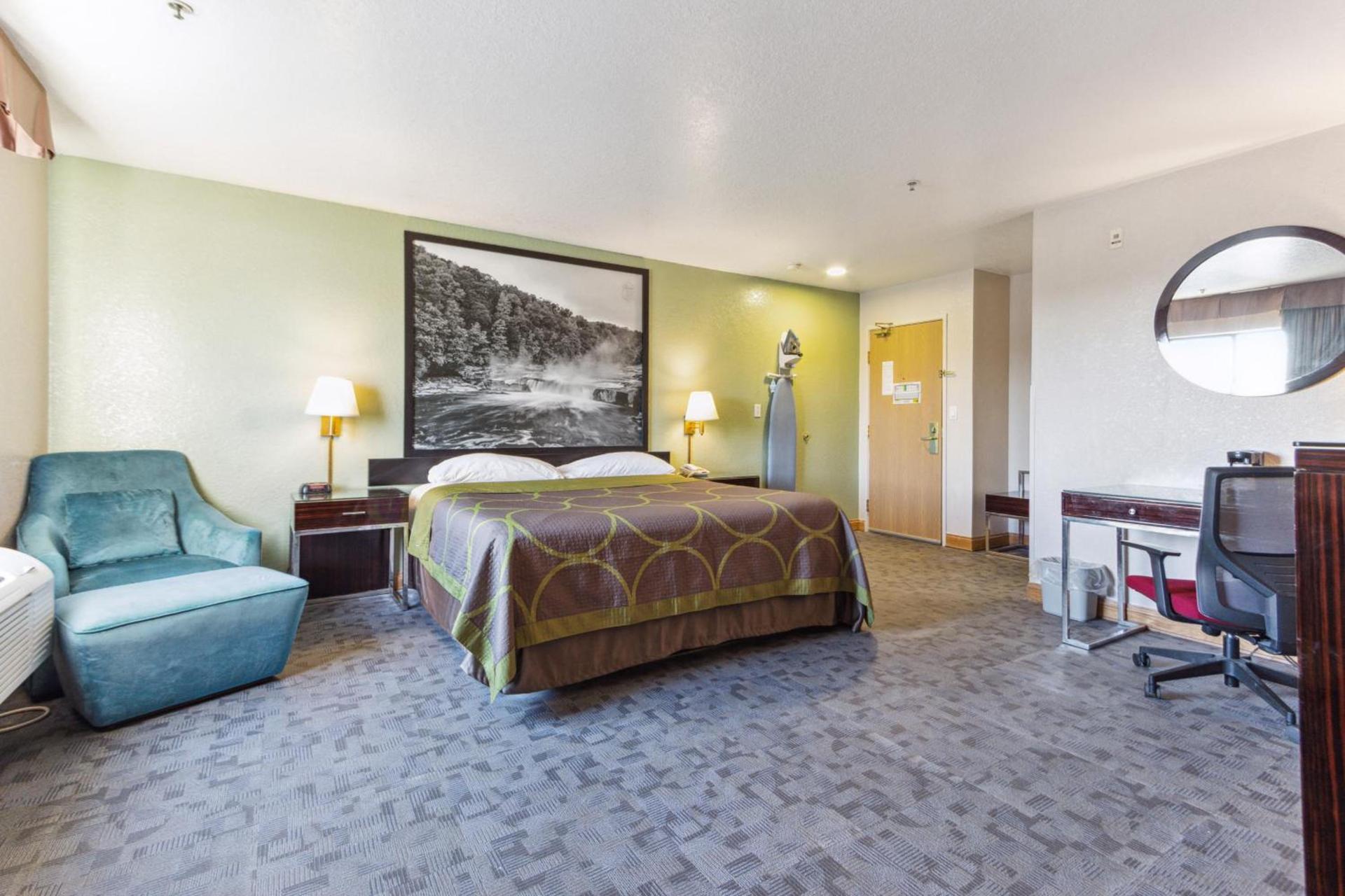 Super 8 by Wyndham Uniontown PA photo 19