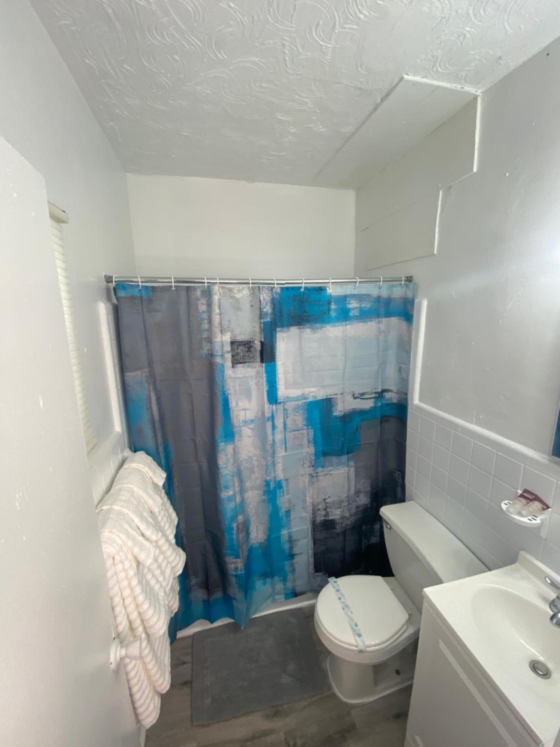 Uptown Inn & Suites photo 14