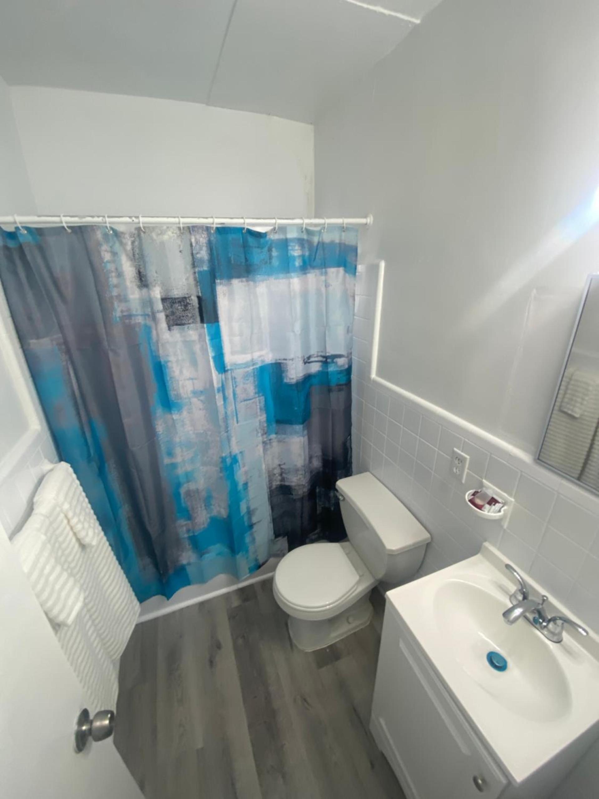 Uptown Inn & Suites photo 17