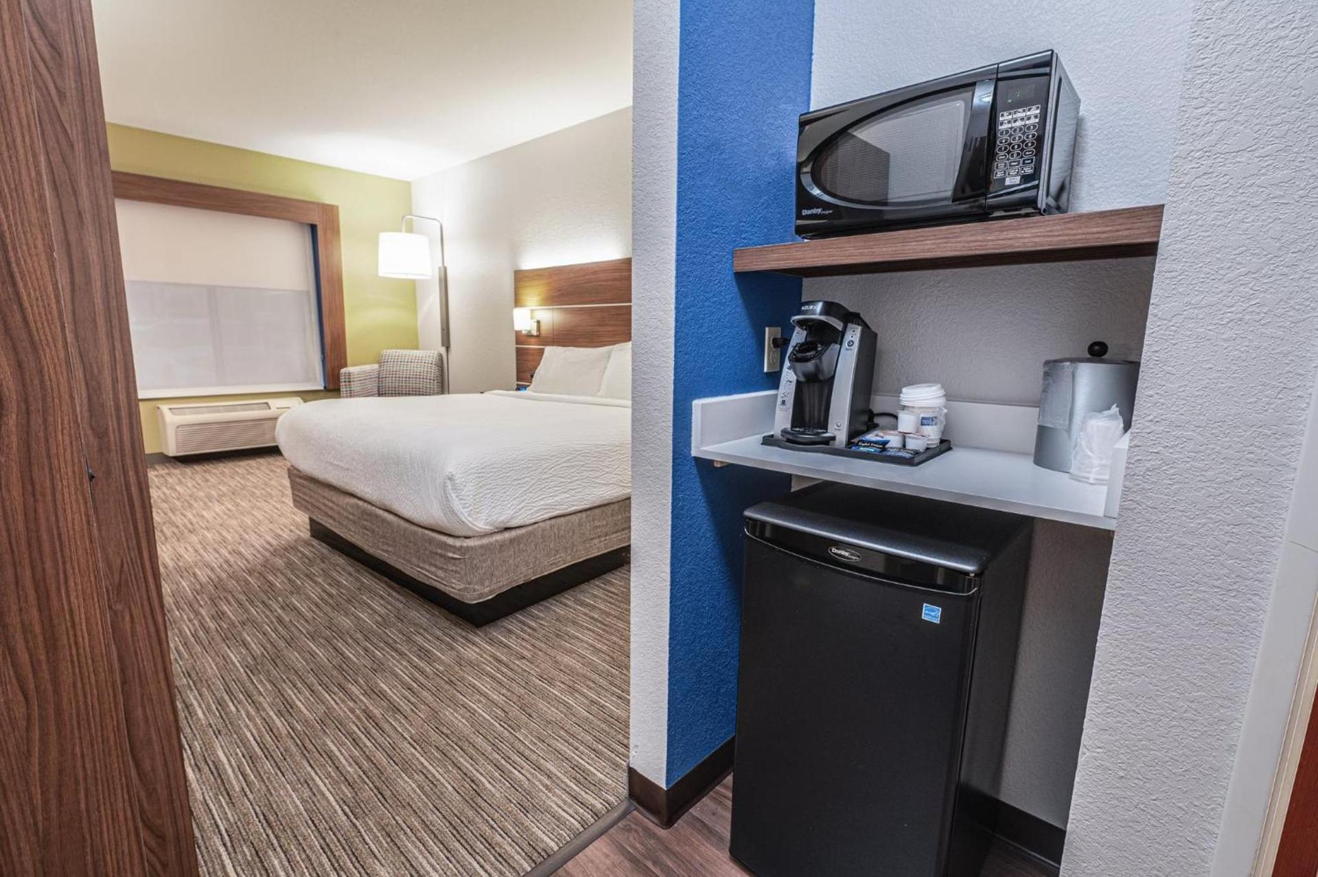 Holiday Inn Express Hotel & Suites East Lansing by IHG photo 24