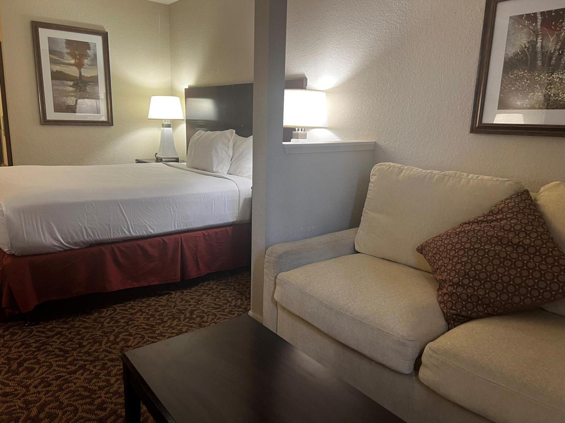 Studio 6 Houston, TX - Westchase photo 16