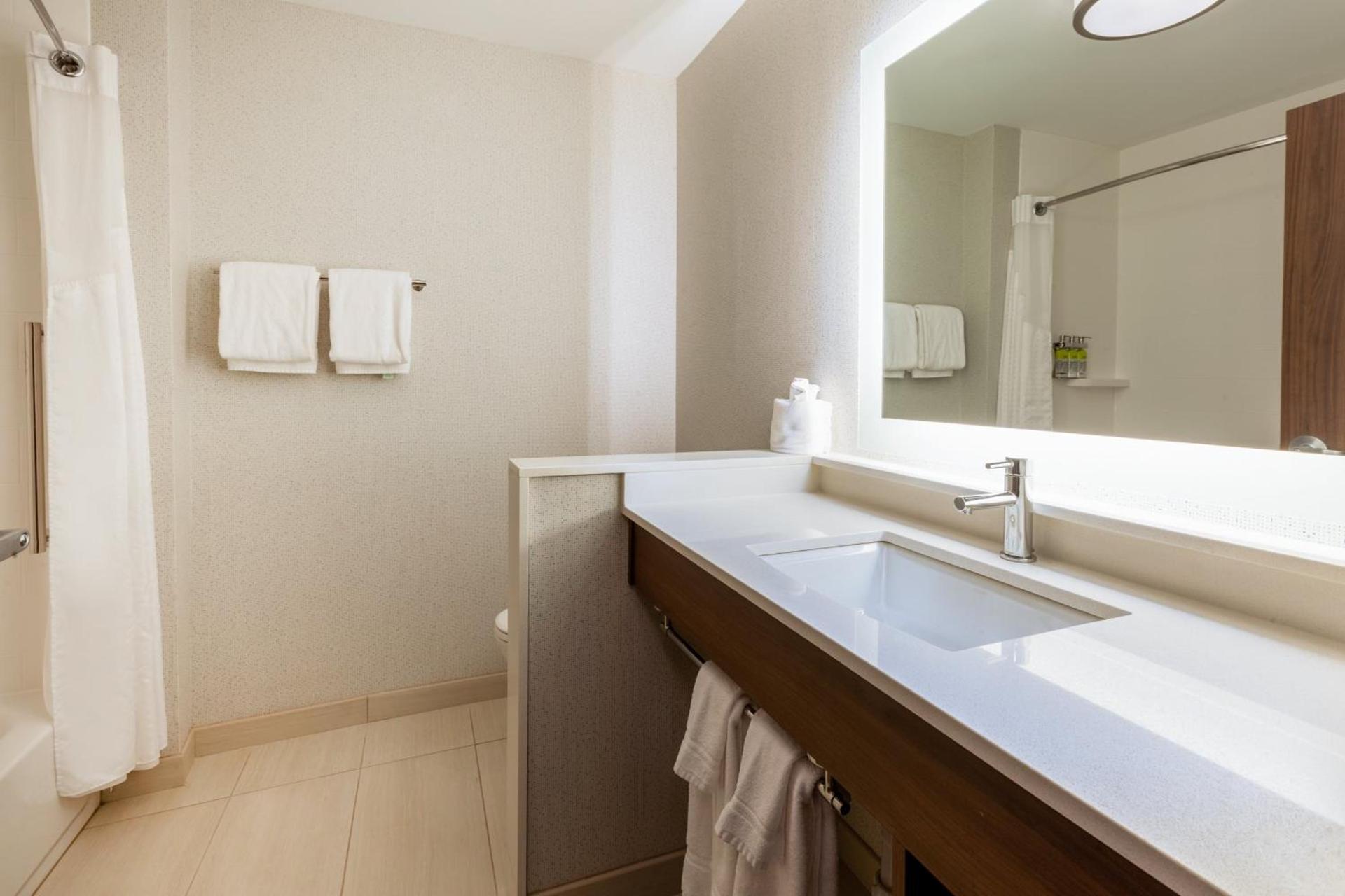 Holiday Inn Express & Suites Brunswick-Harpers Ferry Area by IHG photo 66
