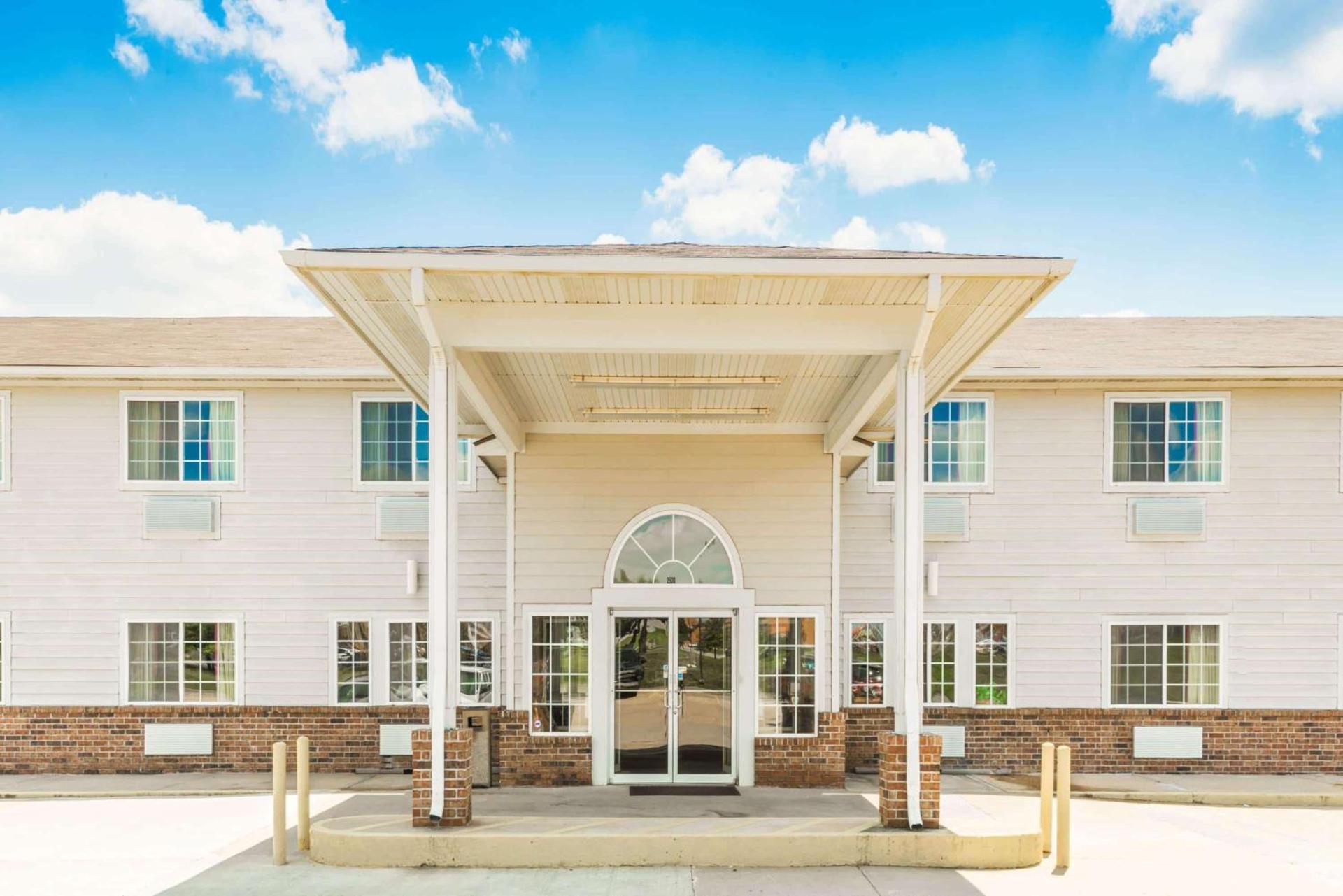 Super 8 by Wyndham Platte City Kansas City Area — hotel in Platte City