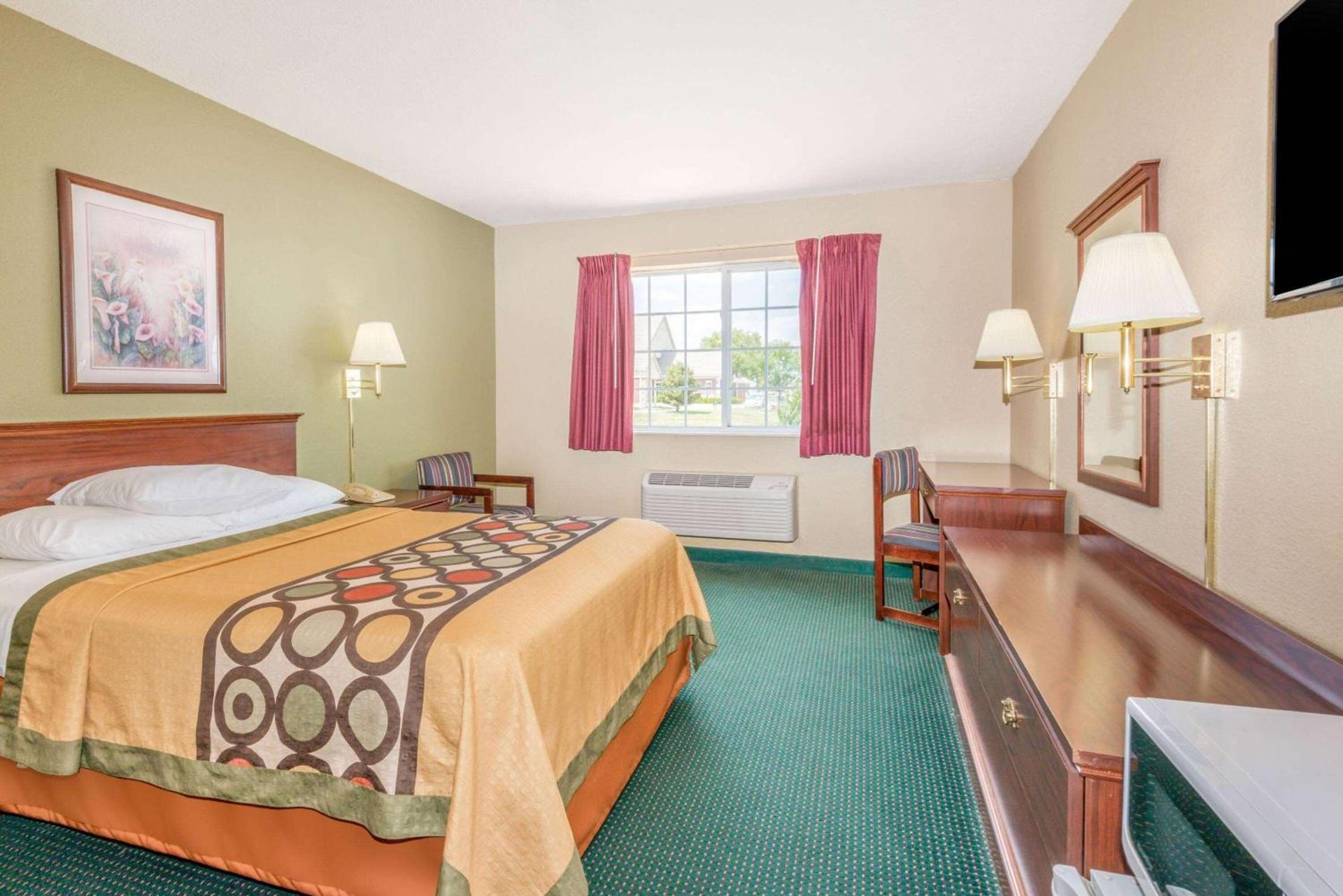 Super 8 by Wyndham Platte City Kansas City Area photo 4