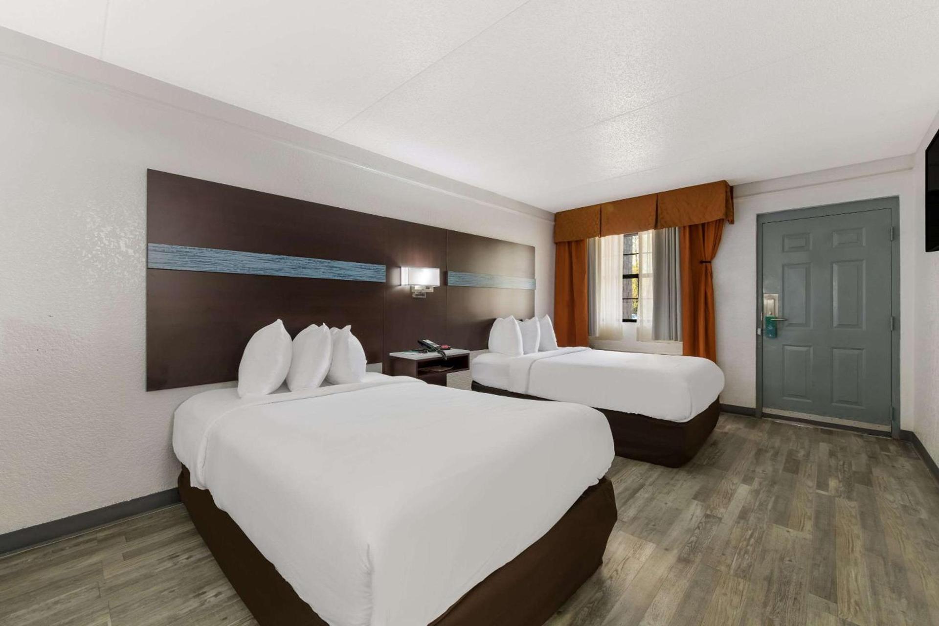 Quality Inn & Suites Airport photo 30