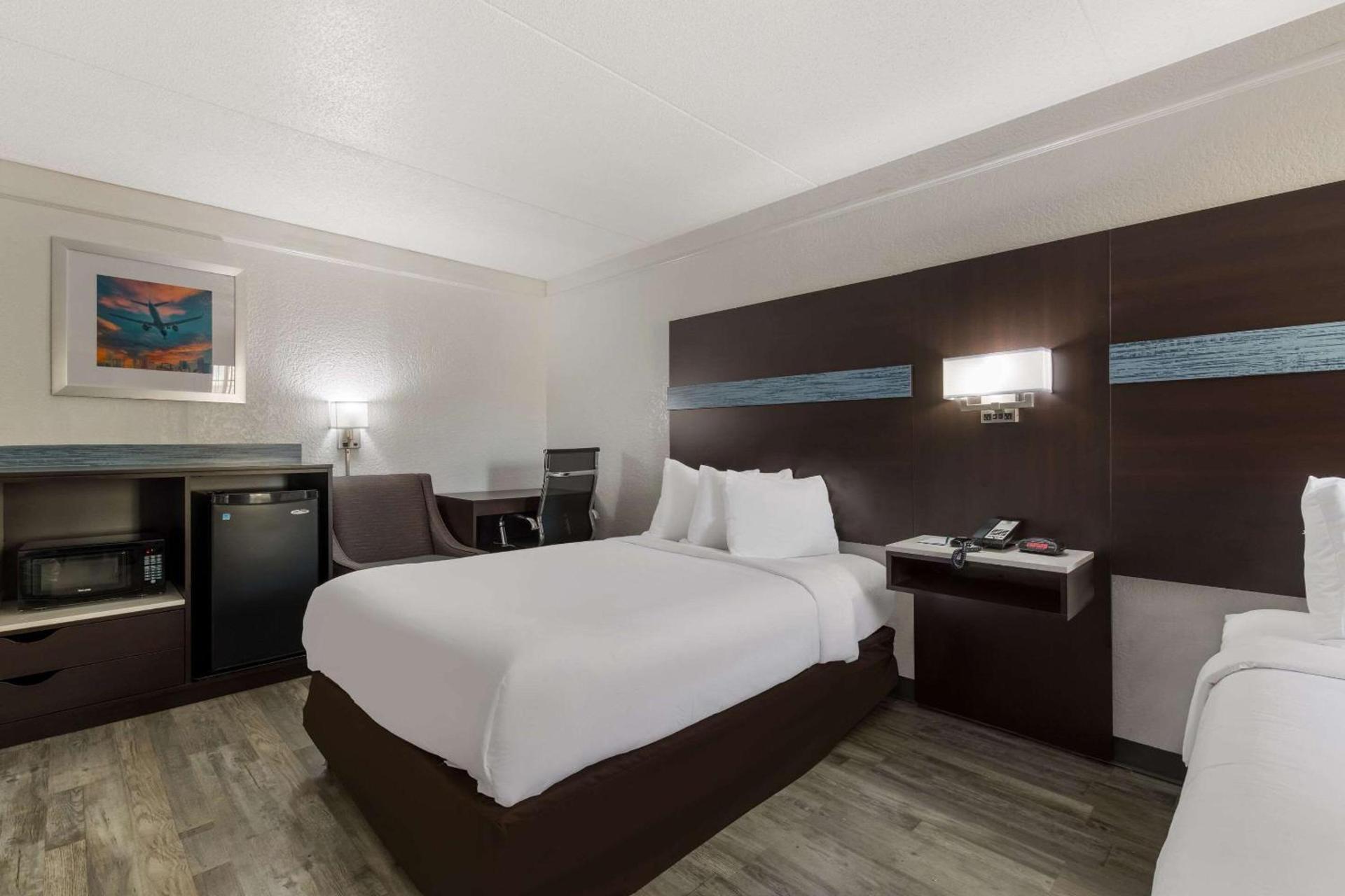 Quality Inn & Suites Airport photo 19