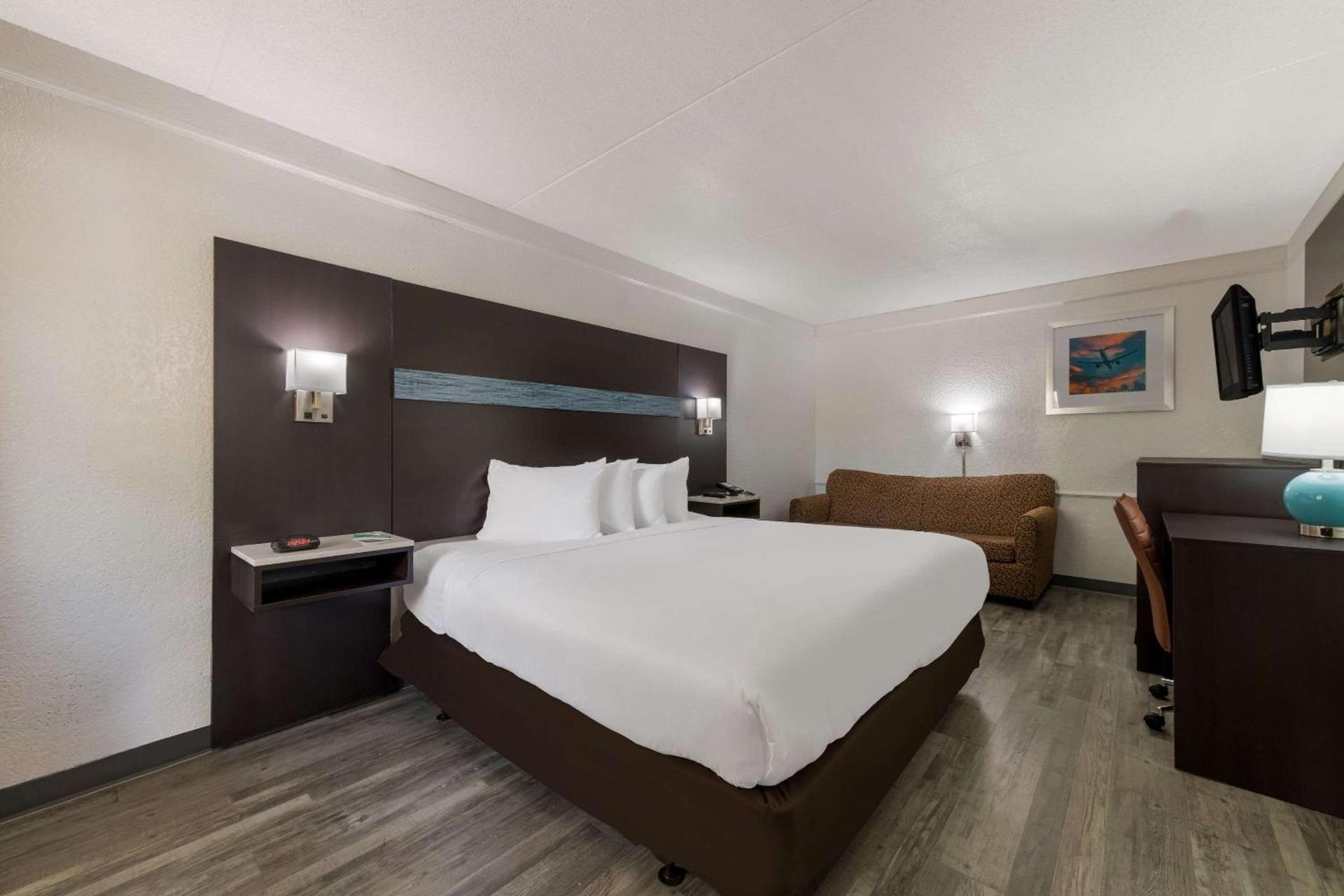 Quality Inn & Suites Airport photo 16