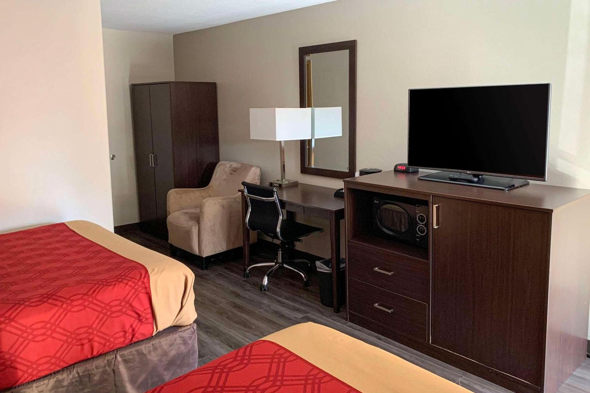 Econo Lodge Portland Downtown photo 7