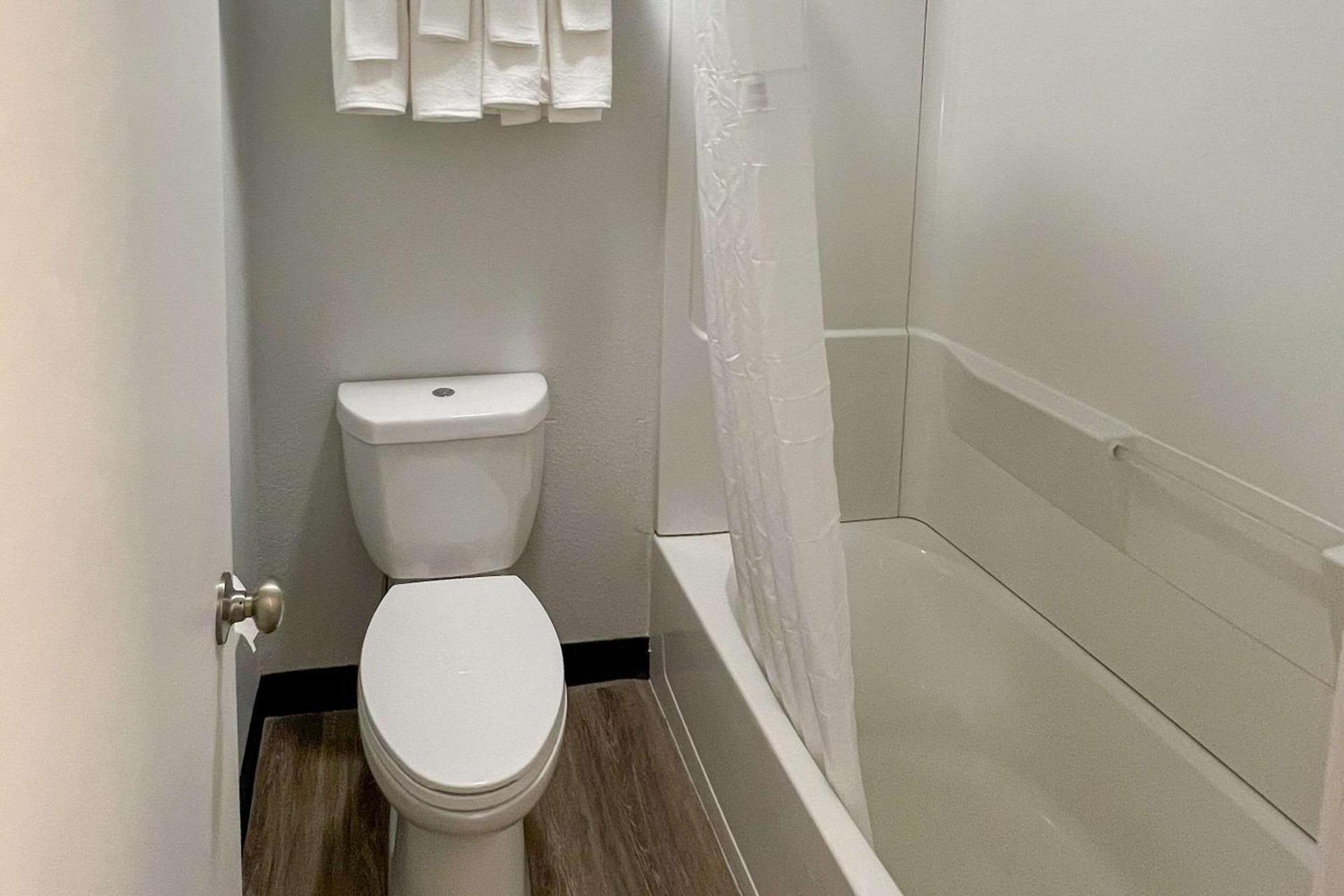 Quality Inn & Suites Columbus West photo 4
