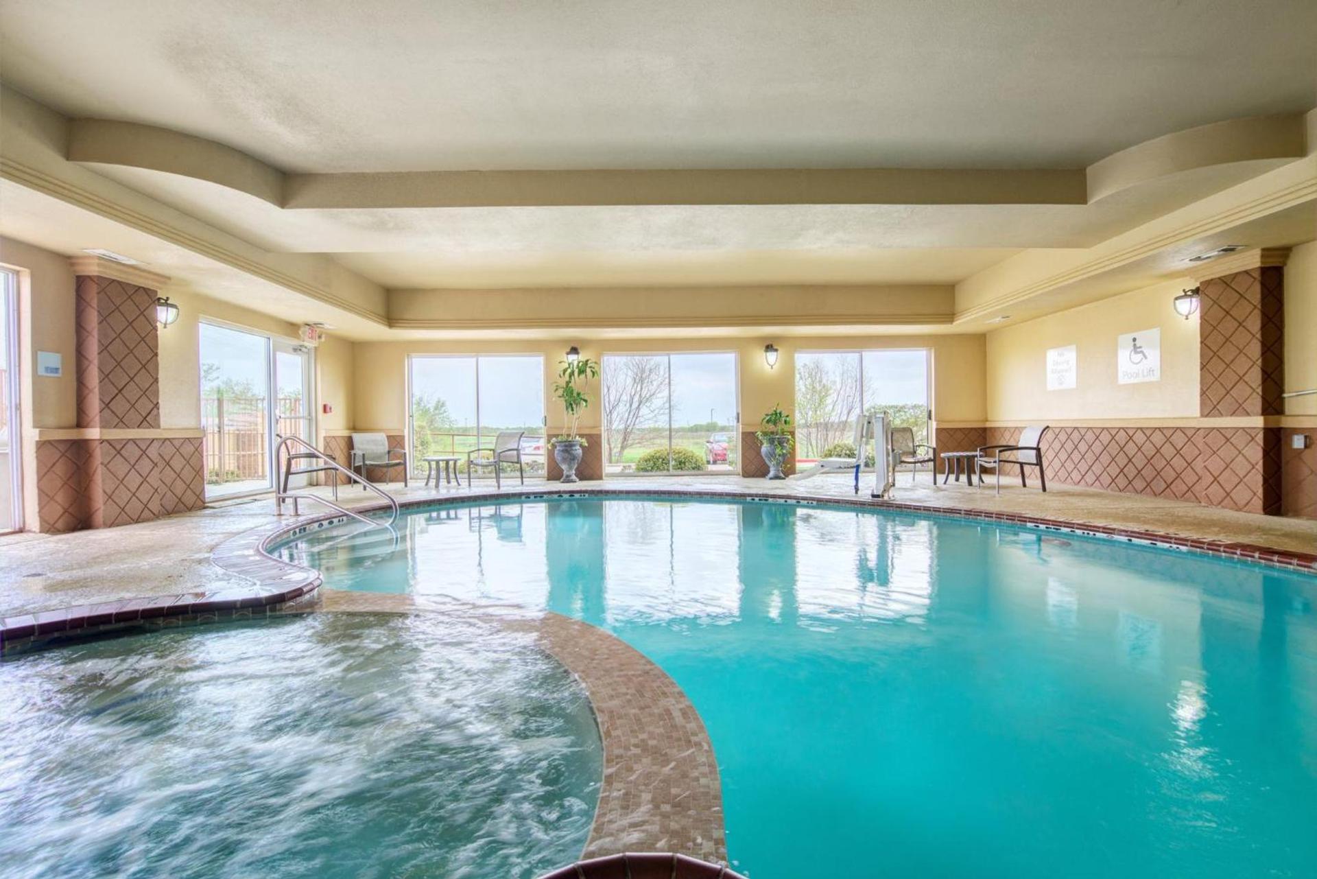 Country Inn & Suites by Radisson, Terrell photo 28