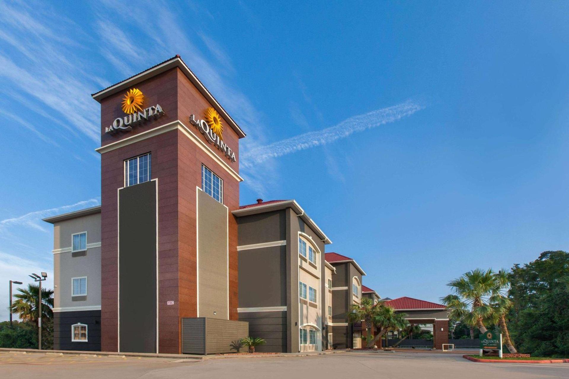 La Quinta by Wyndham Houston New Caney photo 2