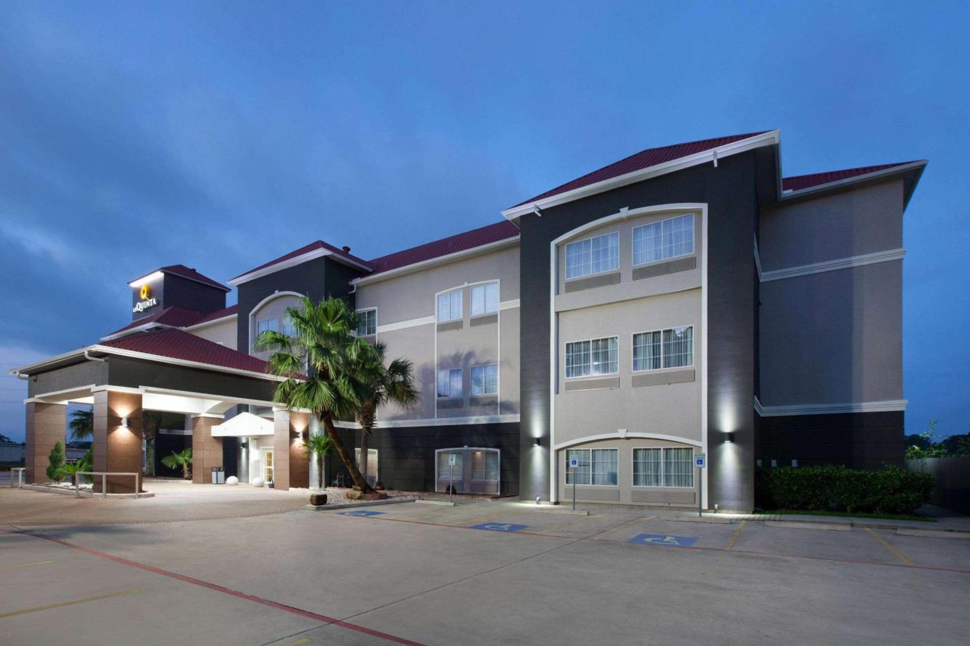 La Quinta by Wyndham Houston New Caney photo 4
