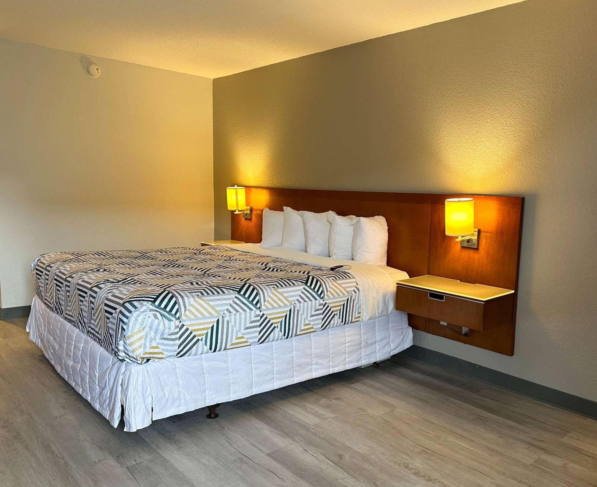 Motel 6 Forrest City AR photo 3