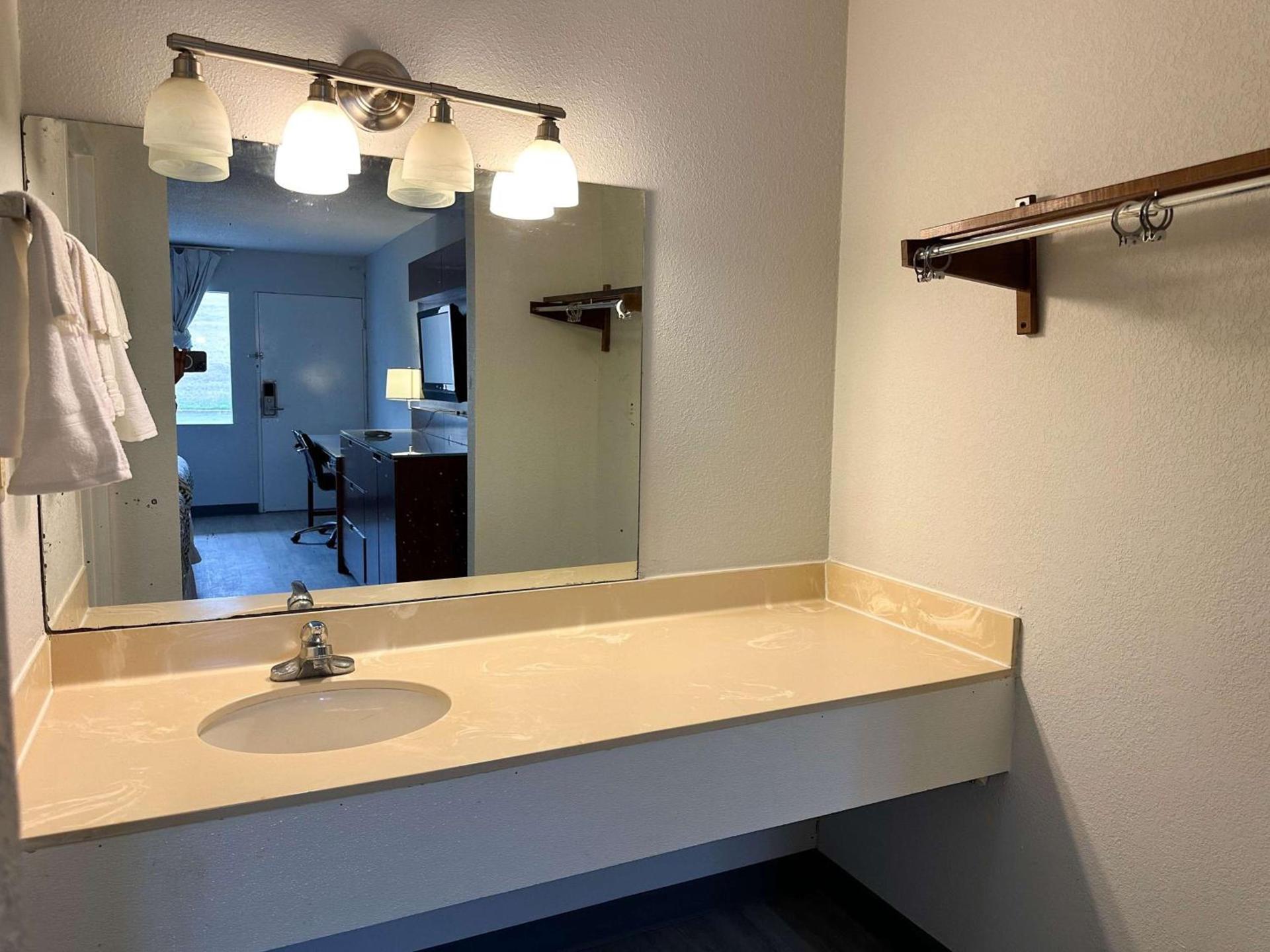 Motel 6 Forrest City AR photo 4