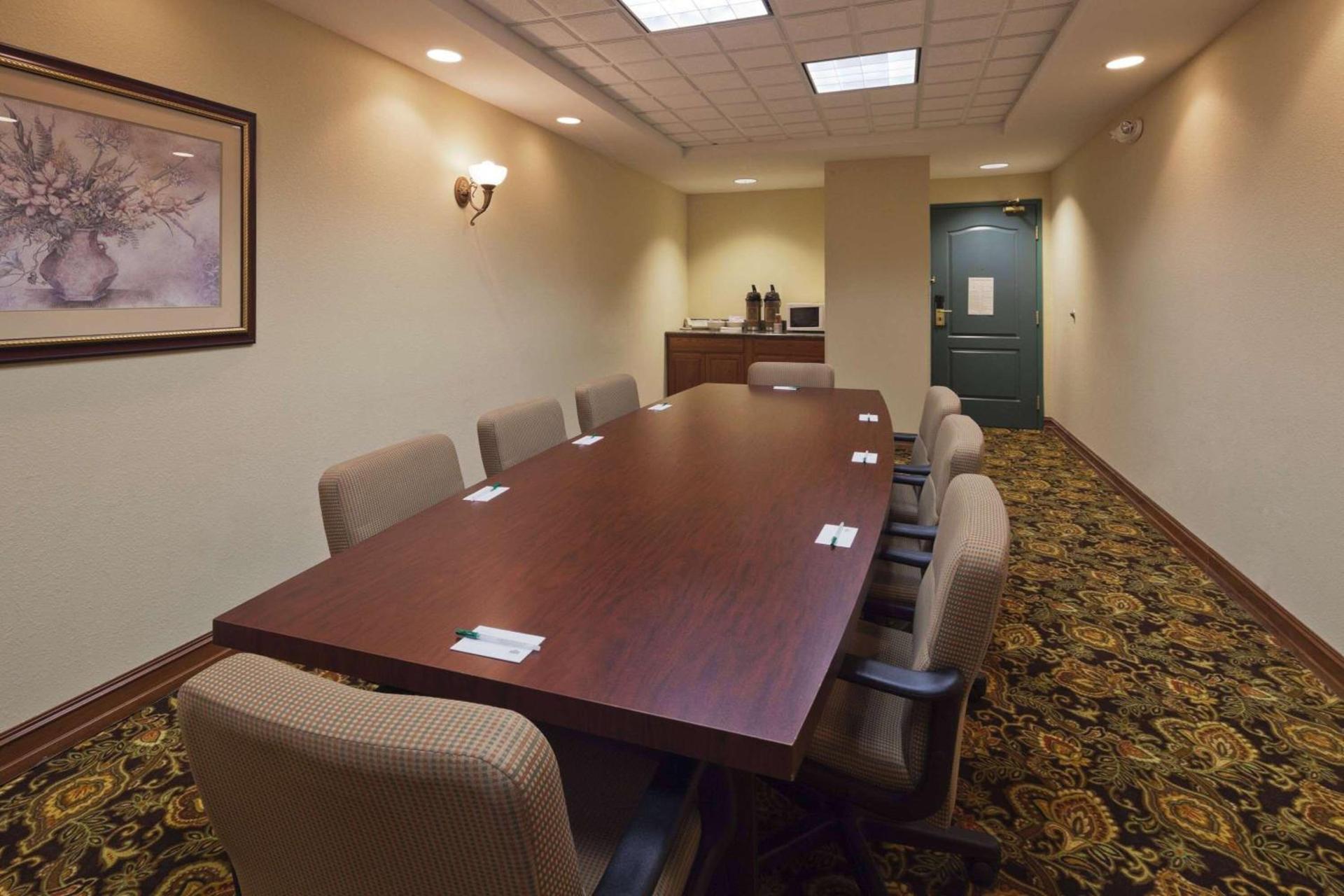 Wingate Suites By Wyndham Mansfield Ontario photo 2