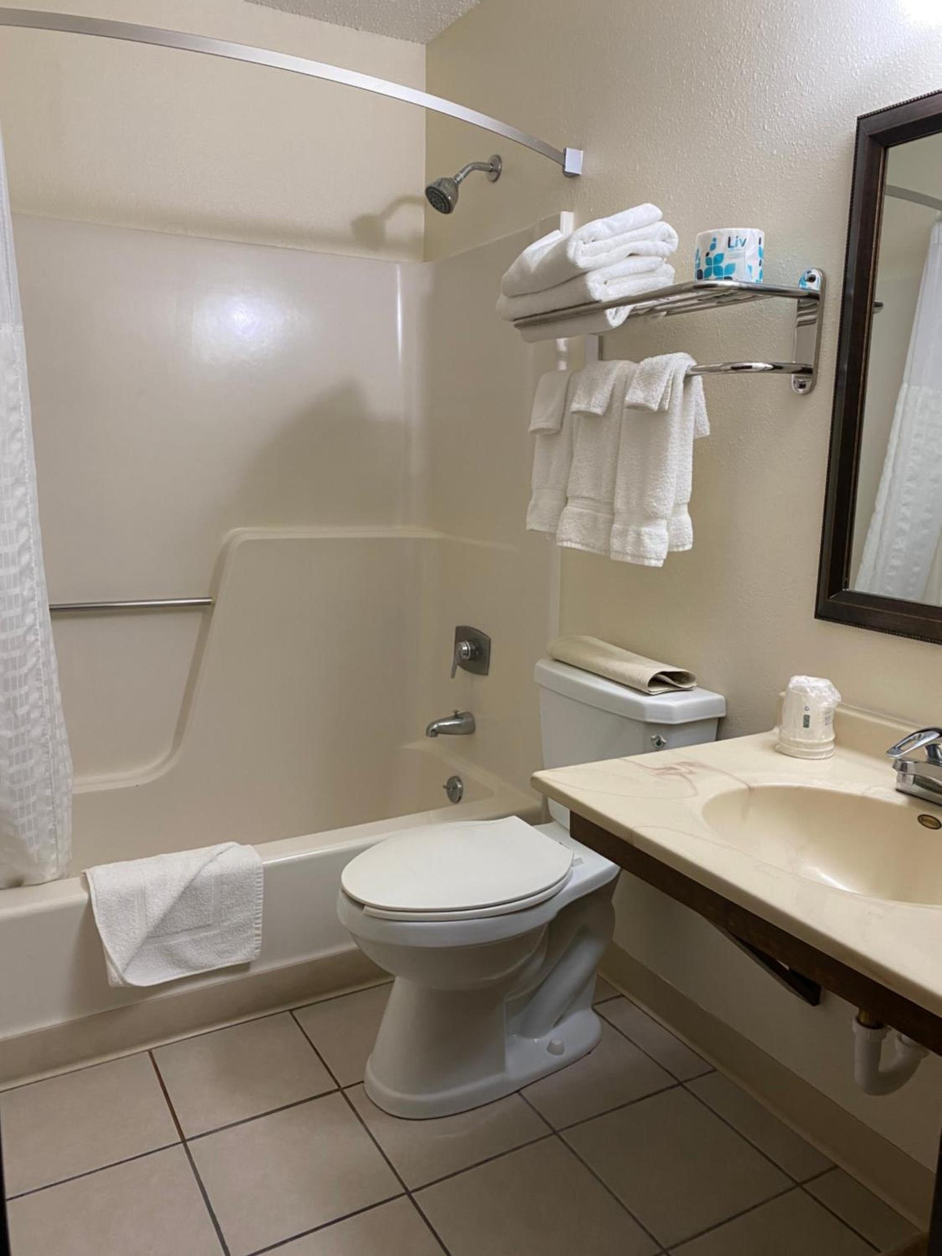 Super 8 by Wyndham Ogallala photo 26