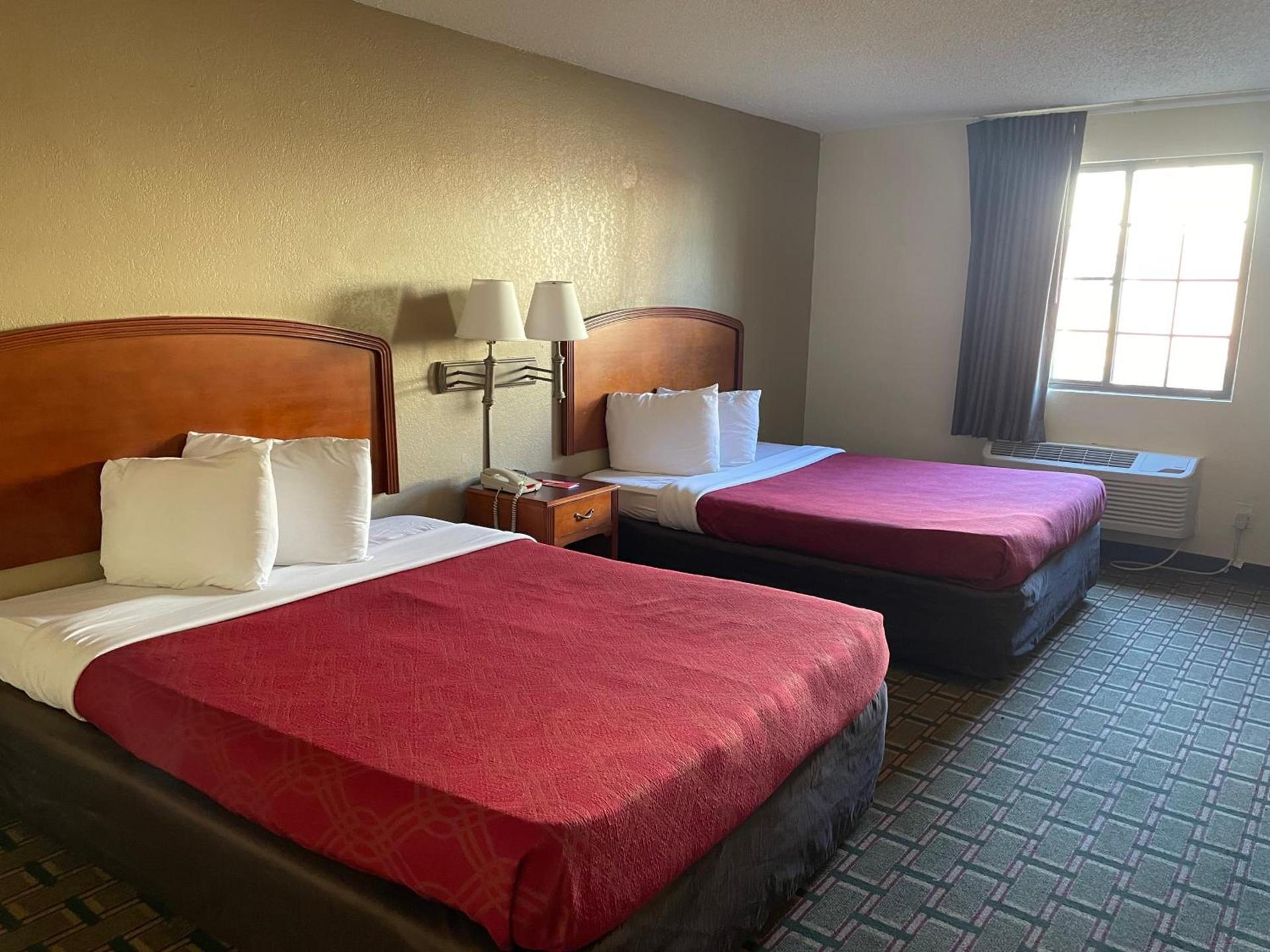 Econo Lodge Kalamazoo near Wings Stadium photo 26