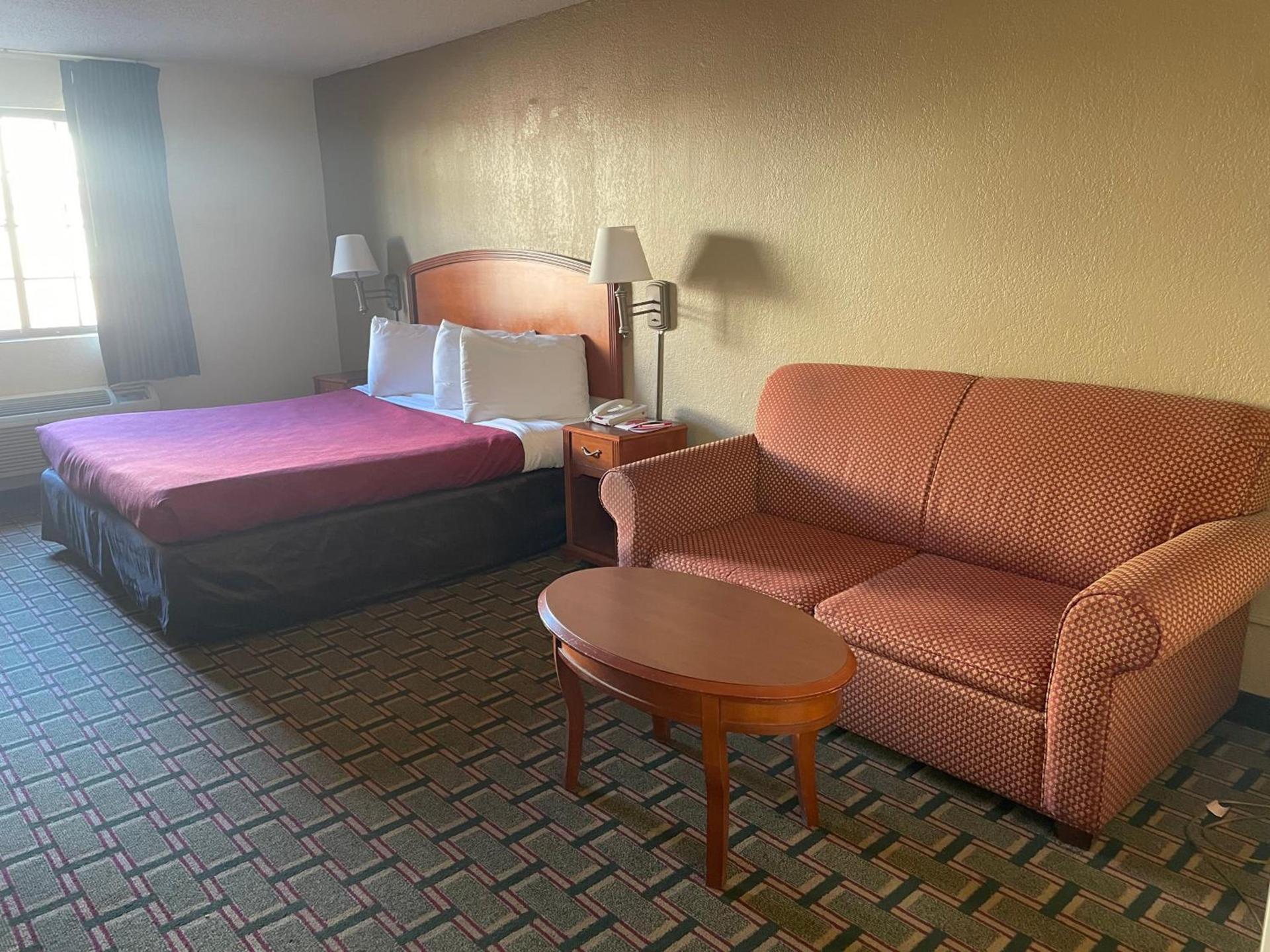 Econo Lodge Kalamazoo near Wings Stadium photo 28
