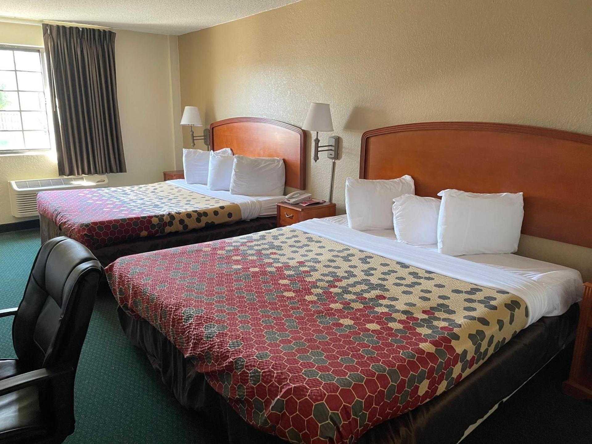 Econo Lodge Kalamazoo near Wings Stadium photo 30