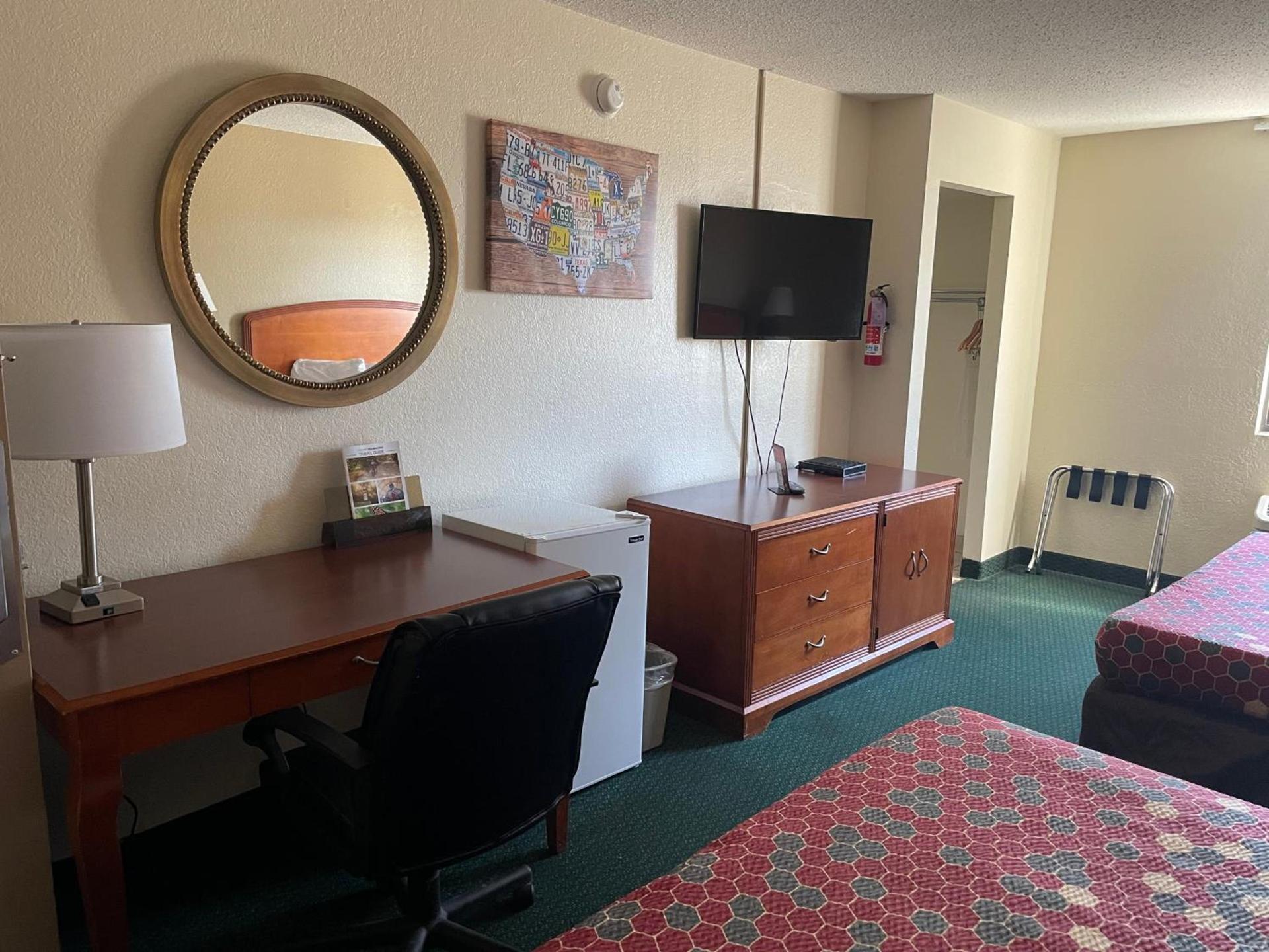 Econo Lodge Kalamazoo near Wings Stadium photo 29