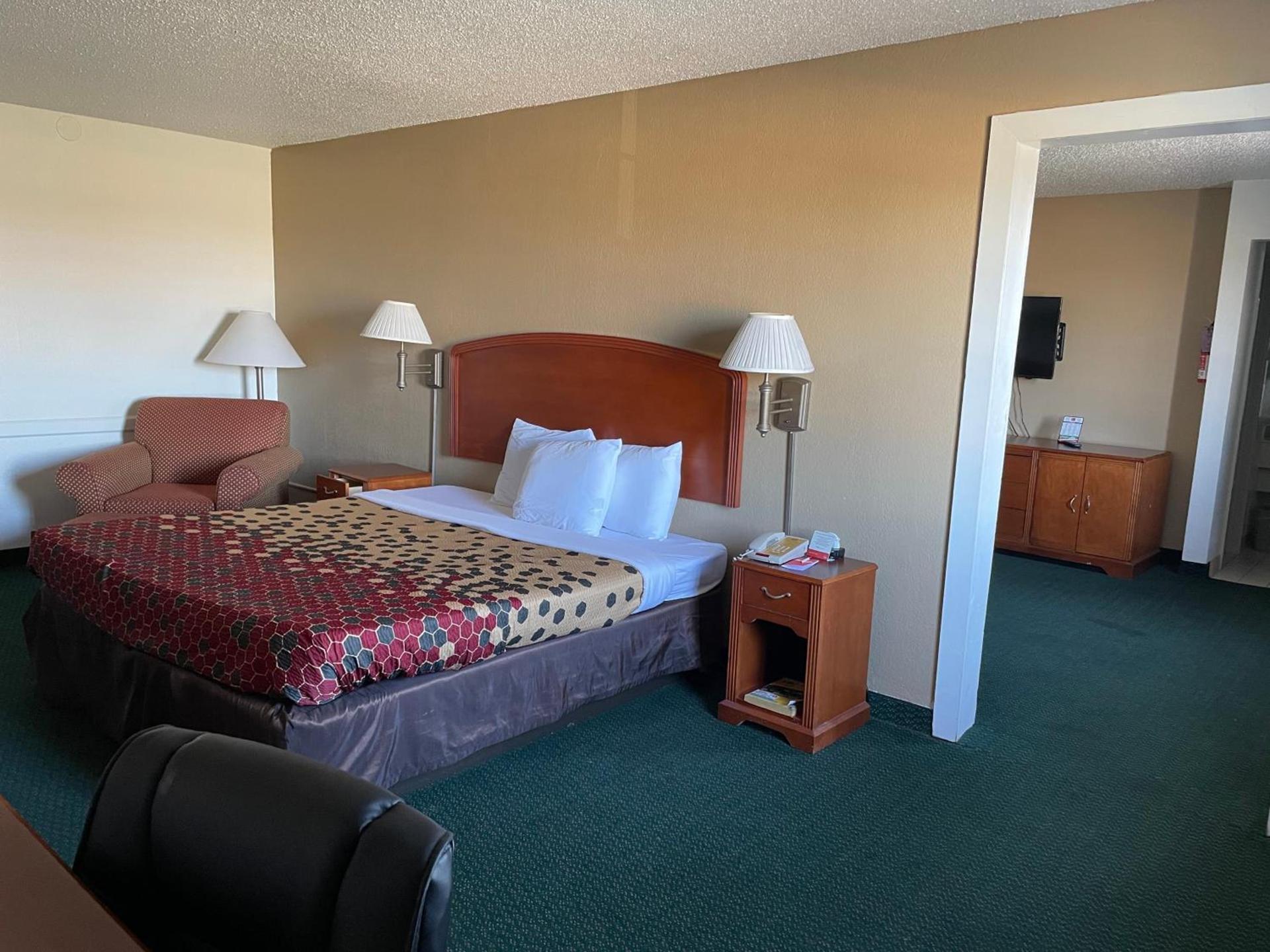 Econo Lodge Kalamazoo near Wings Stadium photo 33