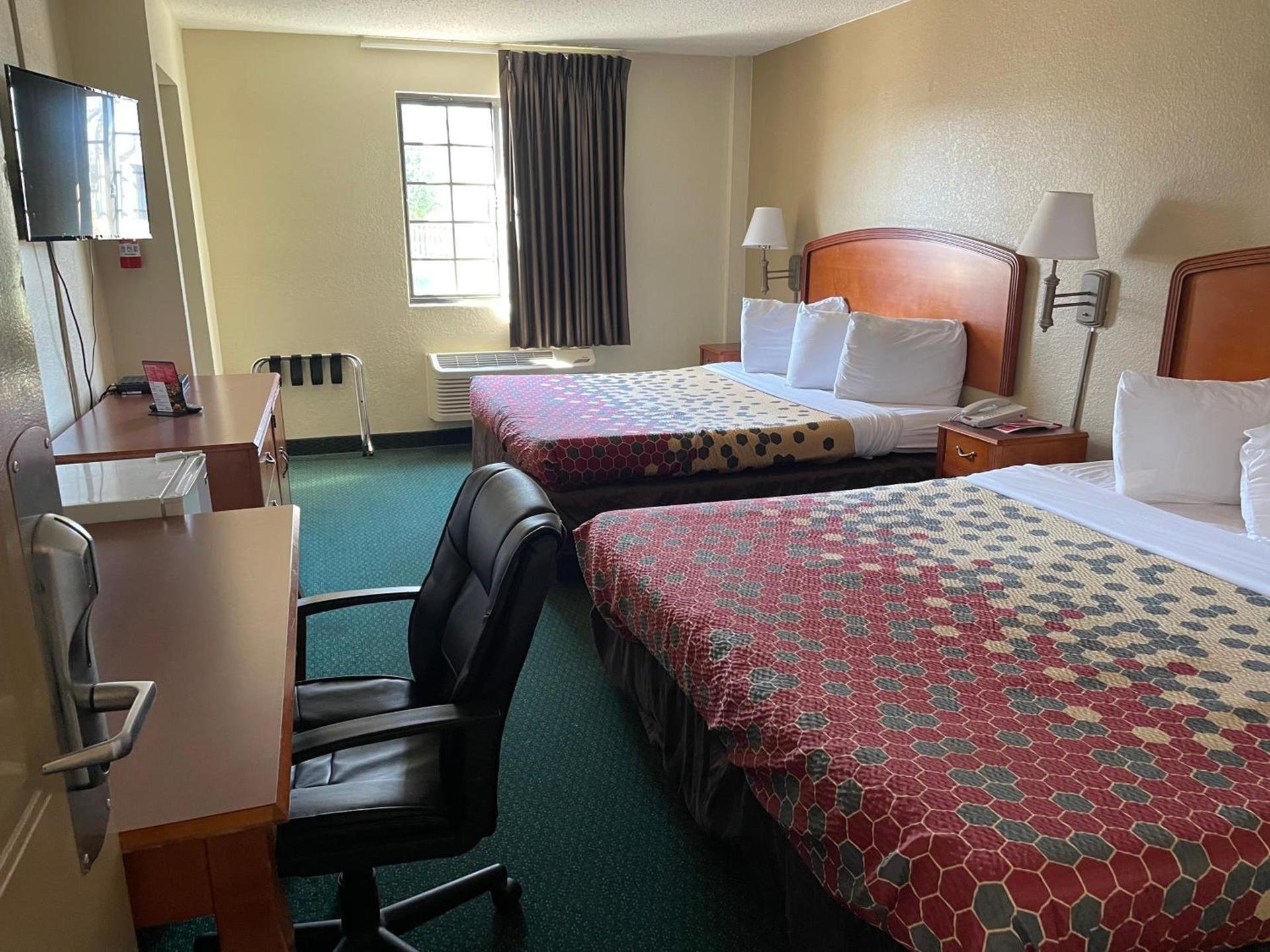 Econo Lodge Kalamazoo near Wings Stadium photo 35
