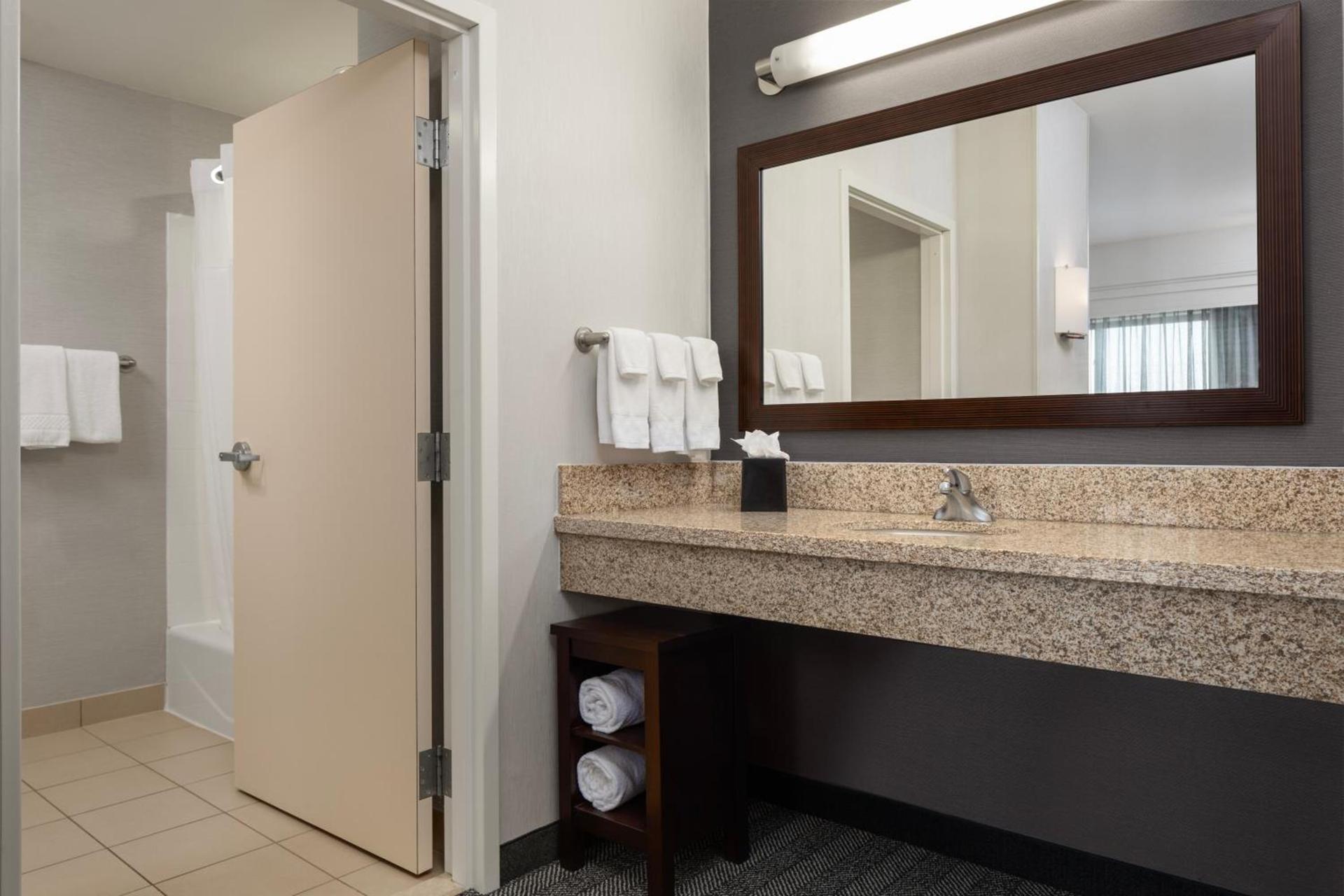 Courtyard Mankato Hotel & Event Center photo 15