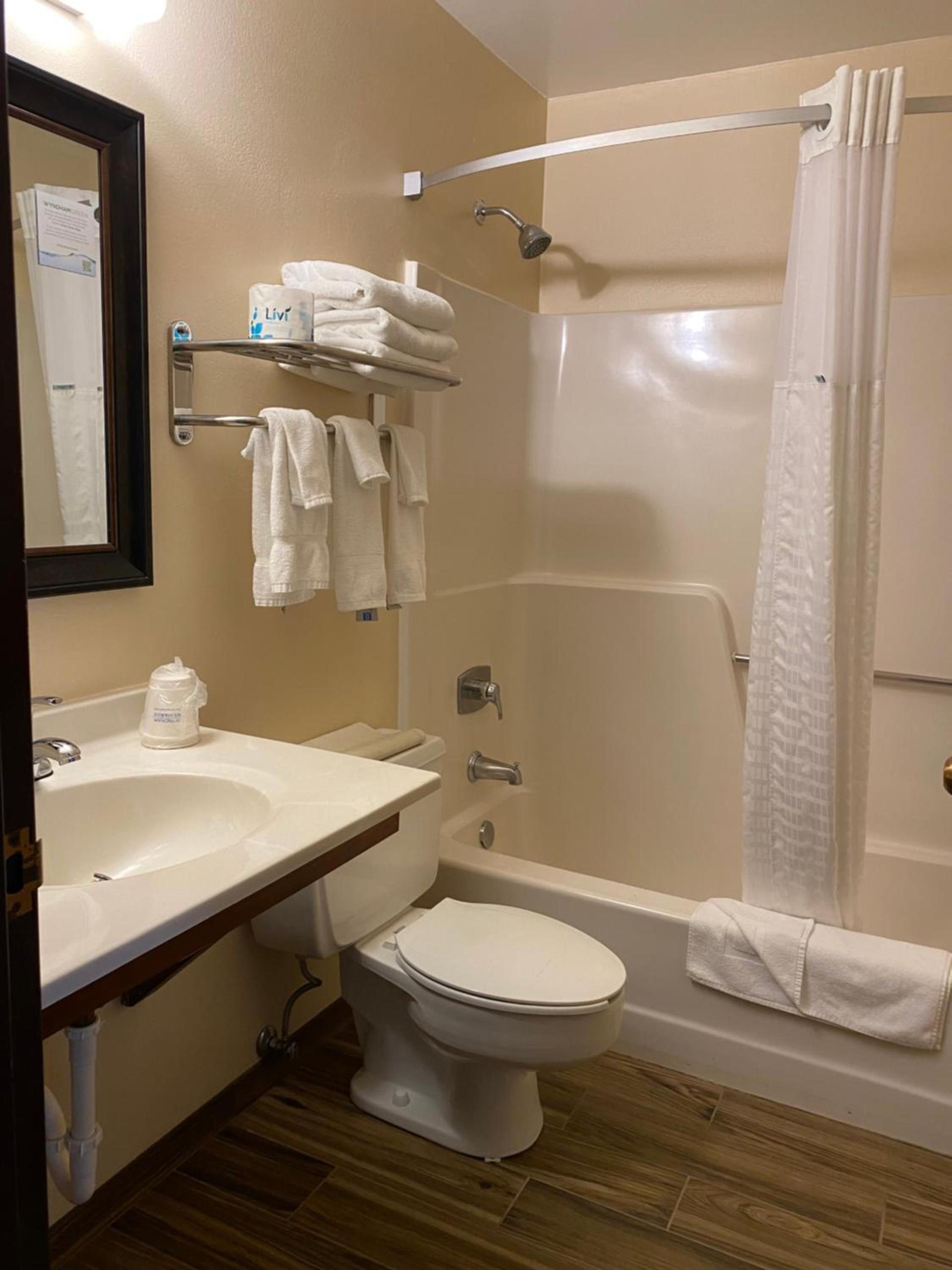 Super 8 by Wyndham Ogallala photo 27