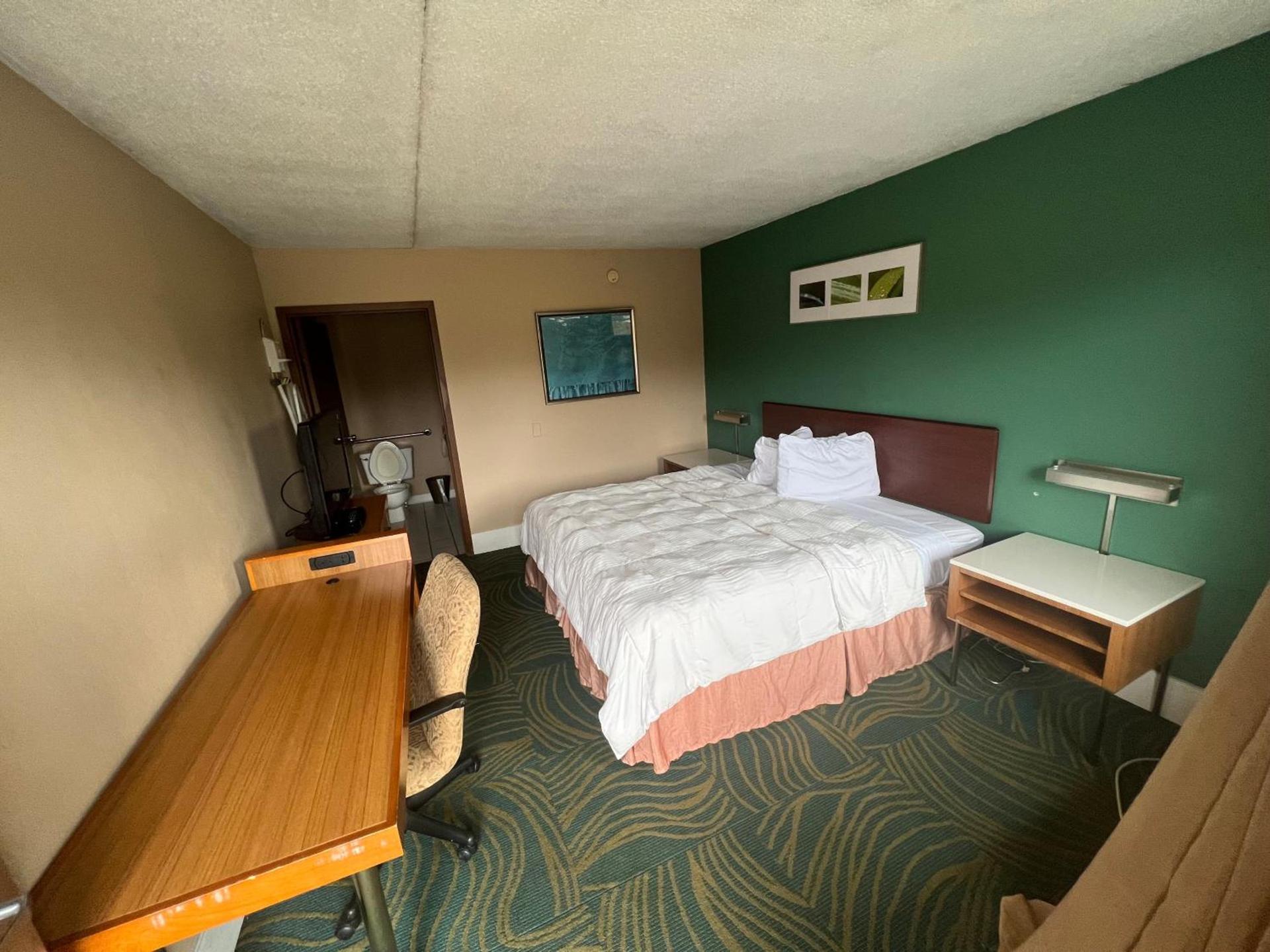 Hilltop Inn Pittsburgh photo 5