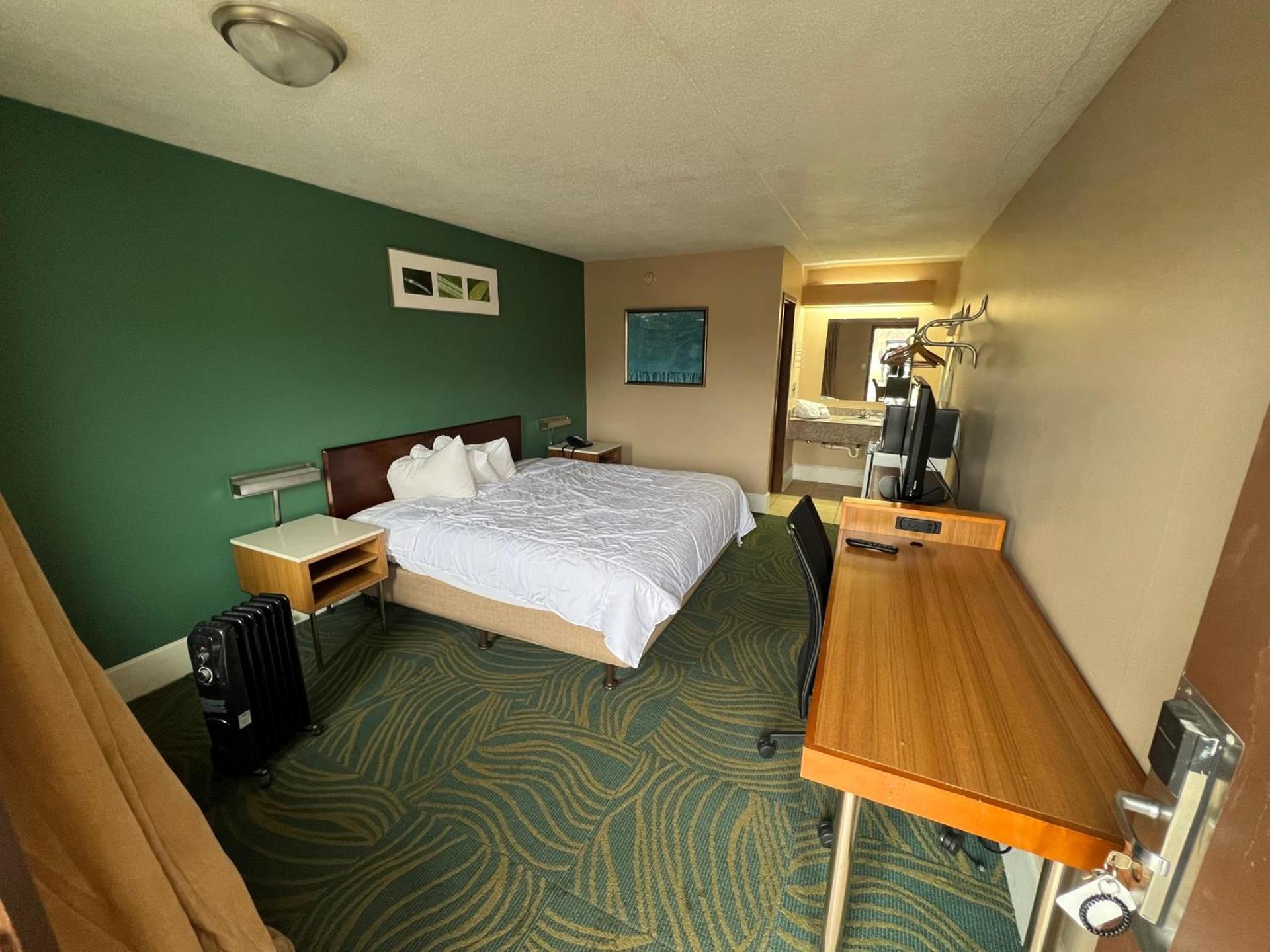 Hilltop Inn Pittsburgh photo 7