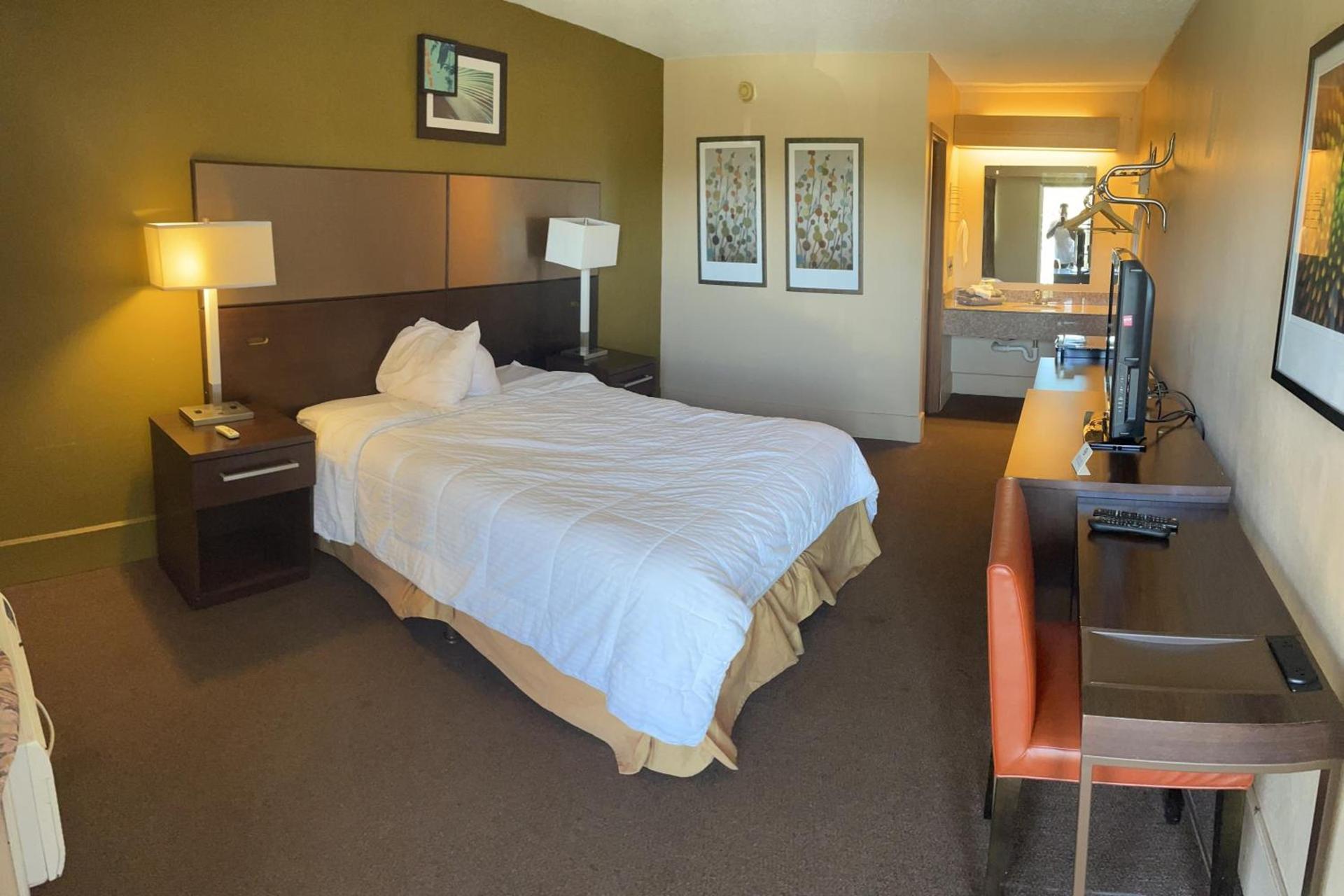 Hilltop Inn Pittsburgh photo 9