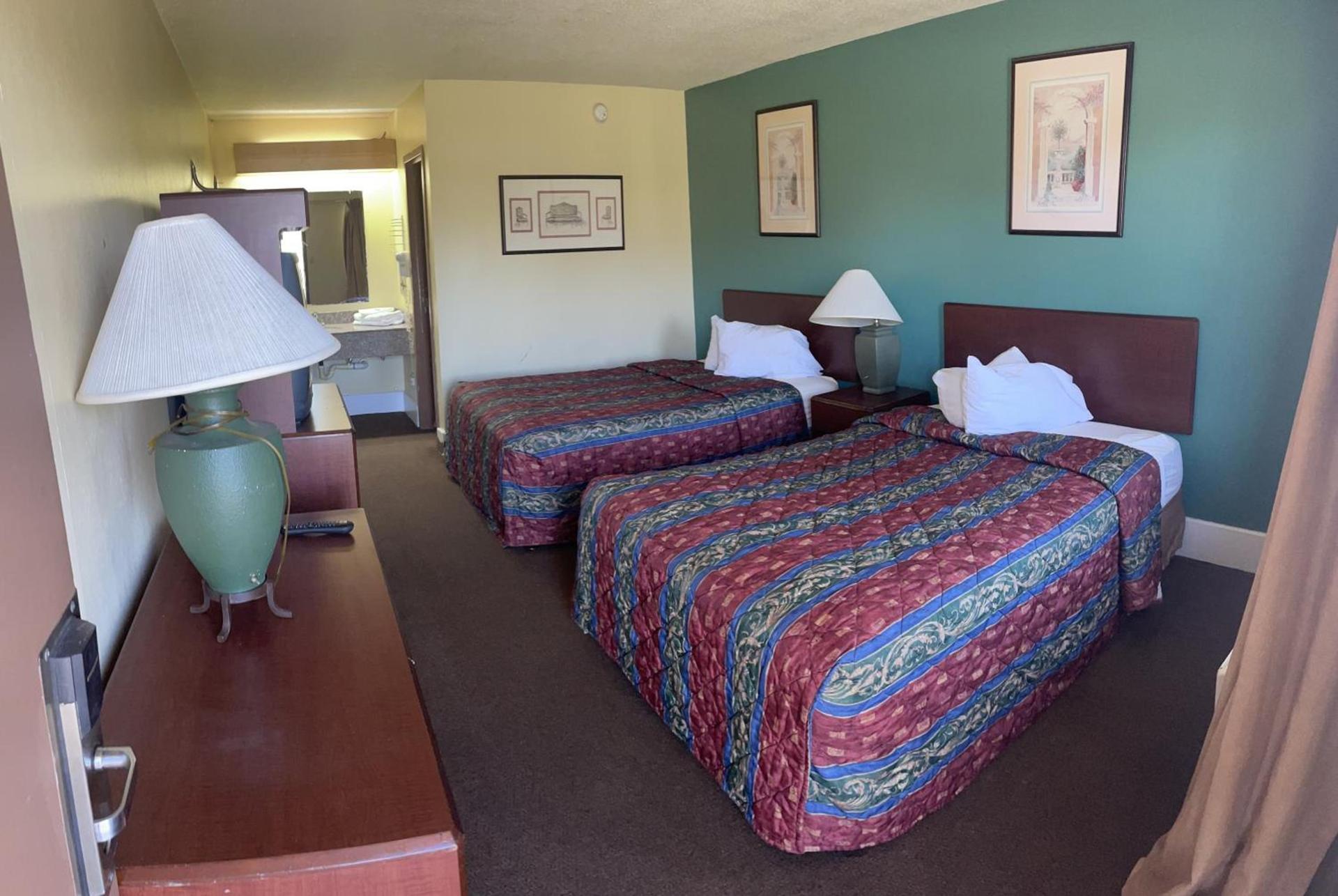 Hilltop Inn Pittsburgh photo 14